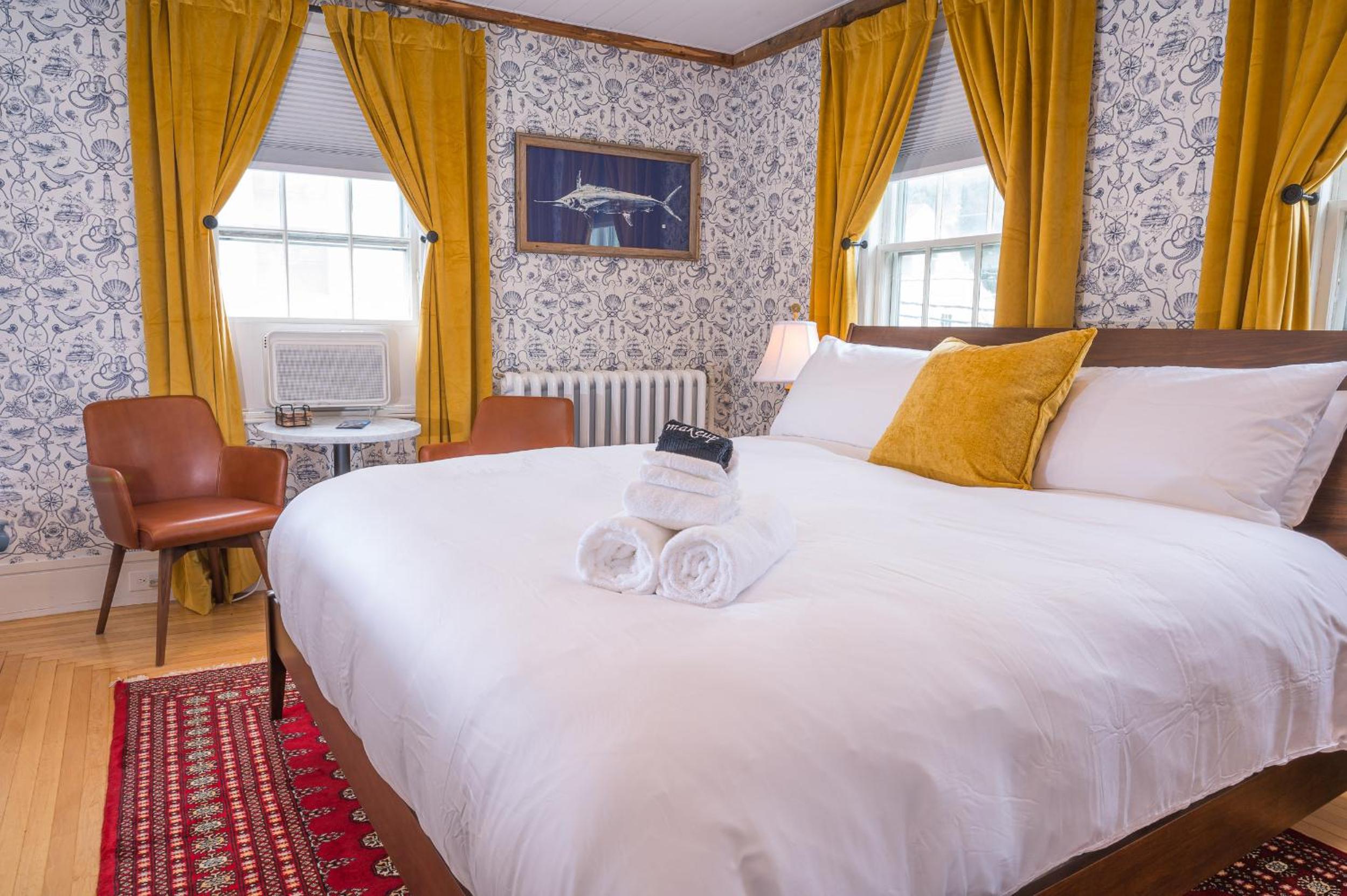 Deluxe King Room photo 1