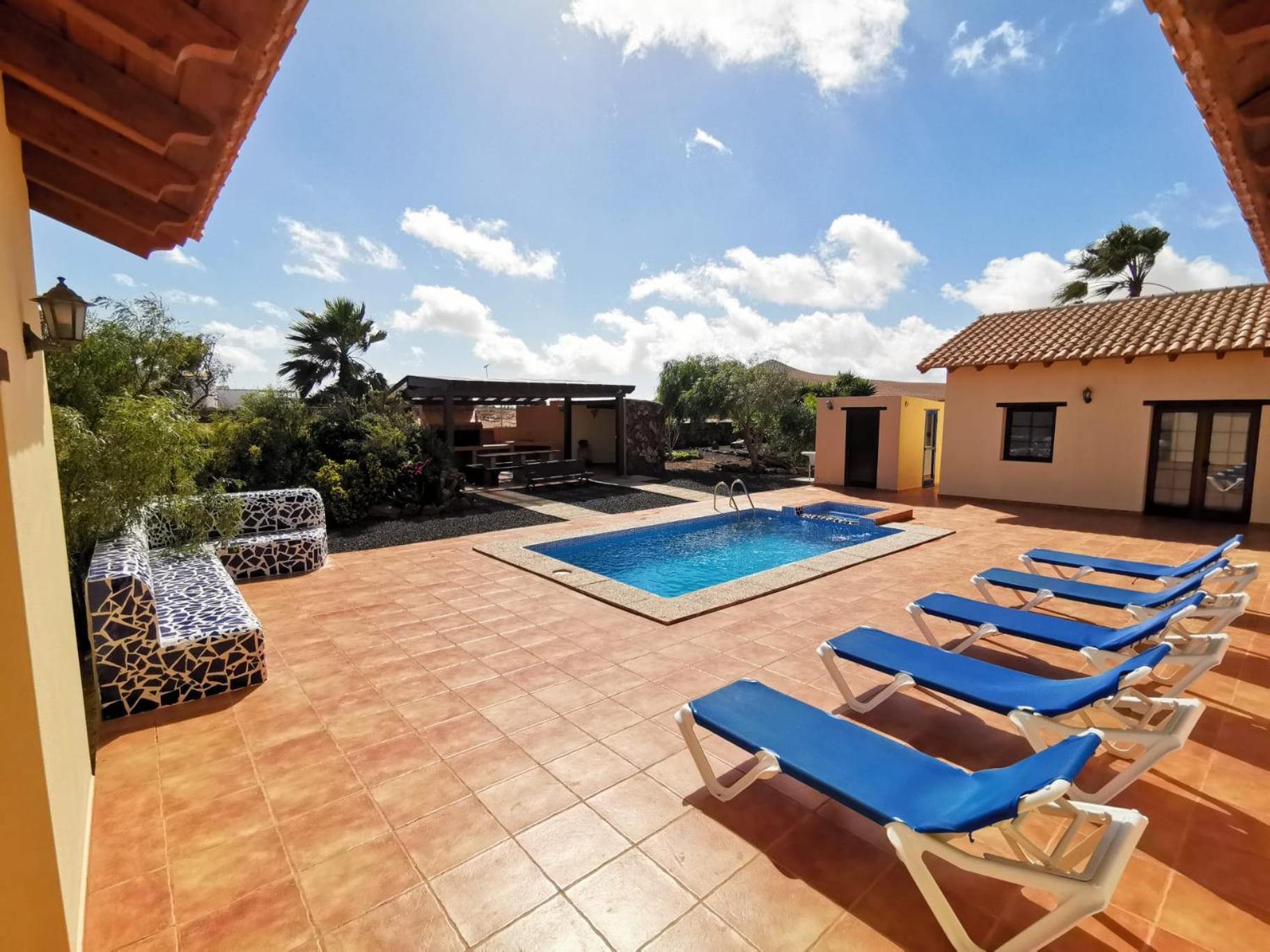 Three-Bedroom Villa photo 3