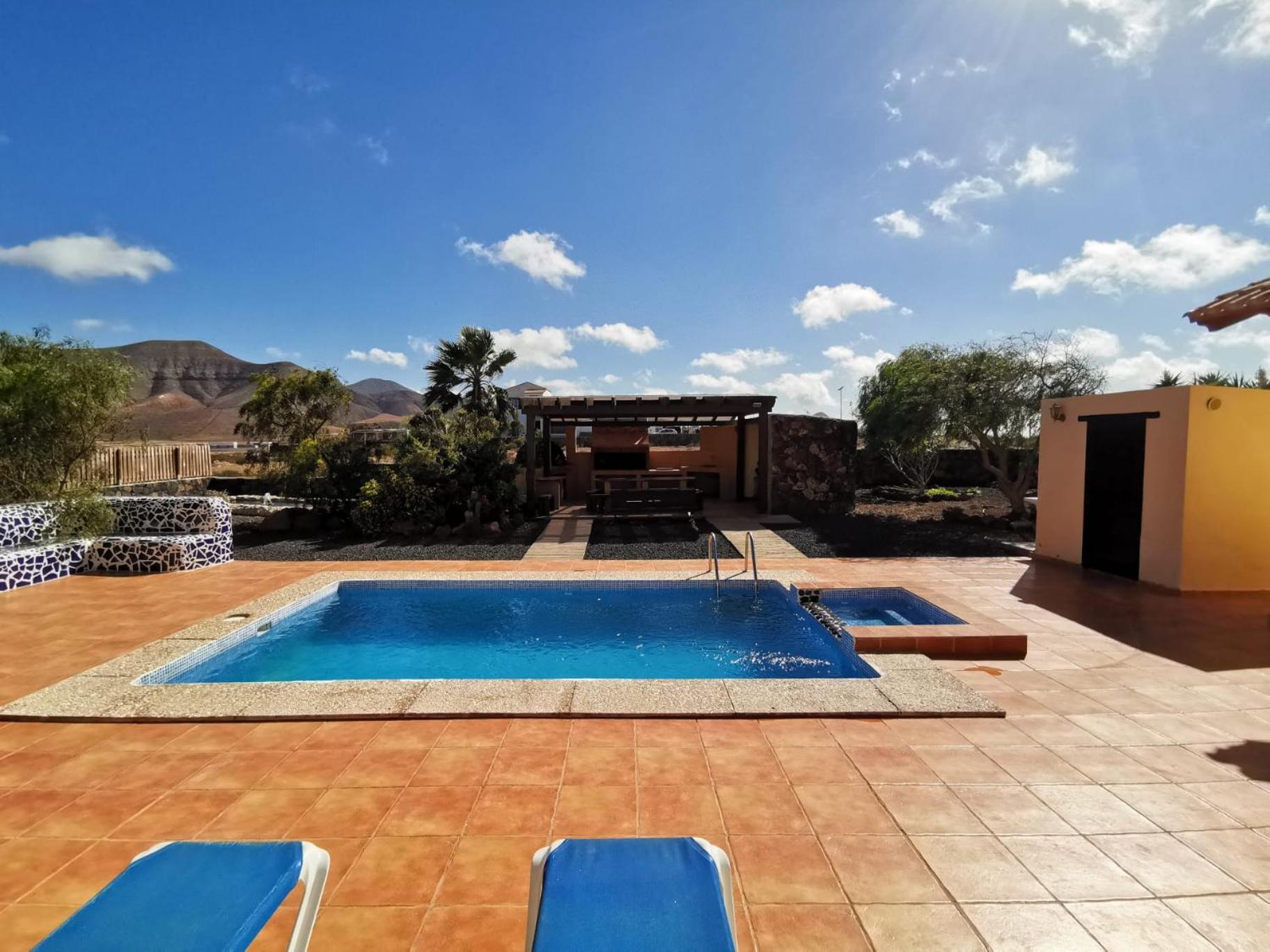 Three-Bedroom Villa photo 2