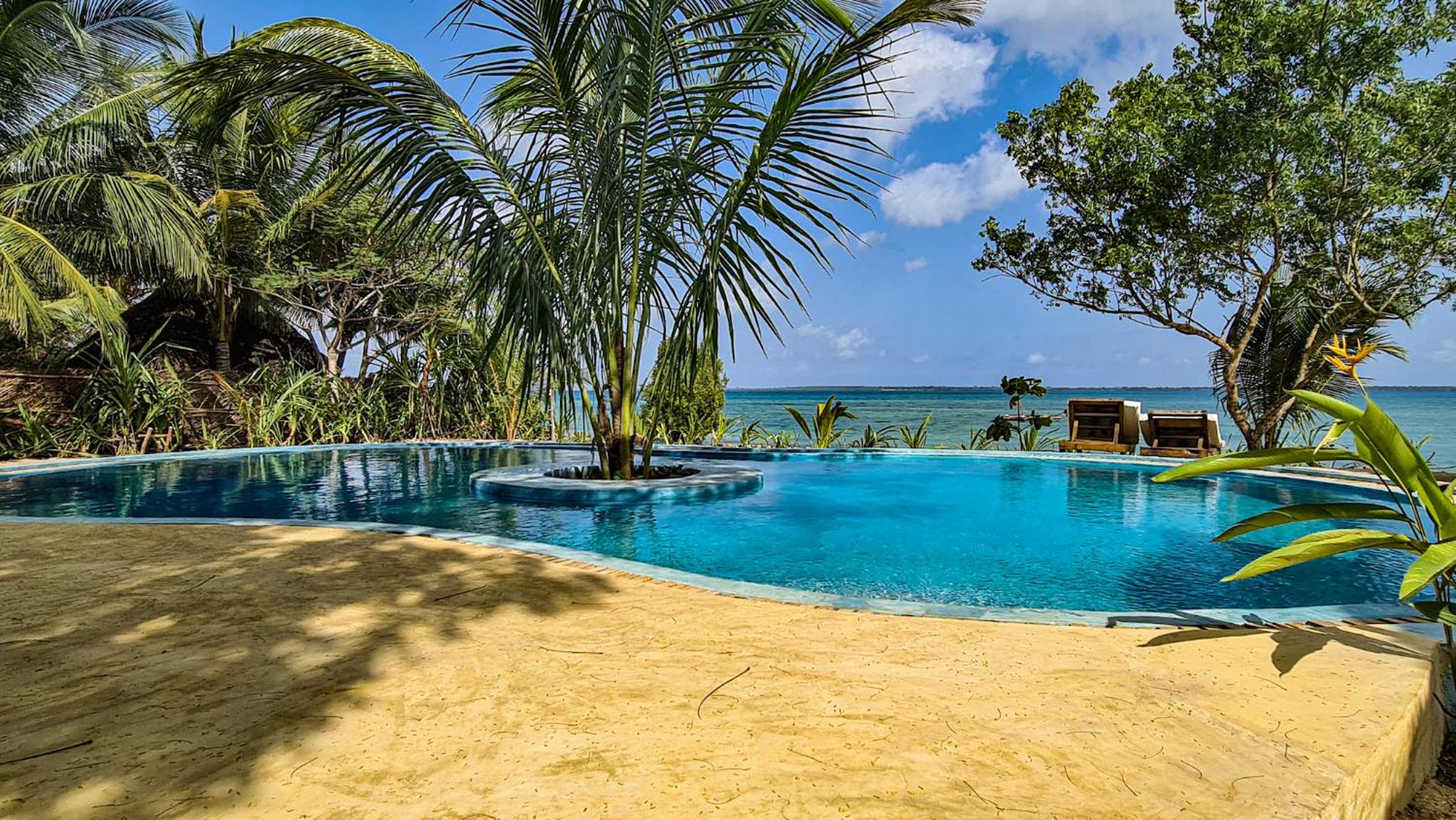 Ocean Front Bungalow - Photo 3