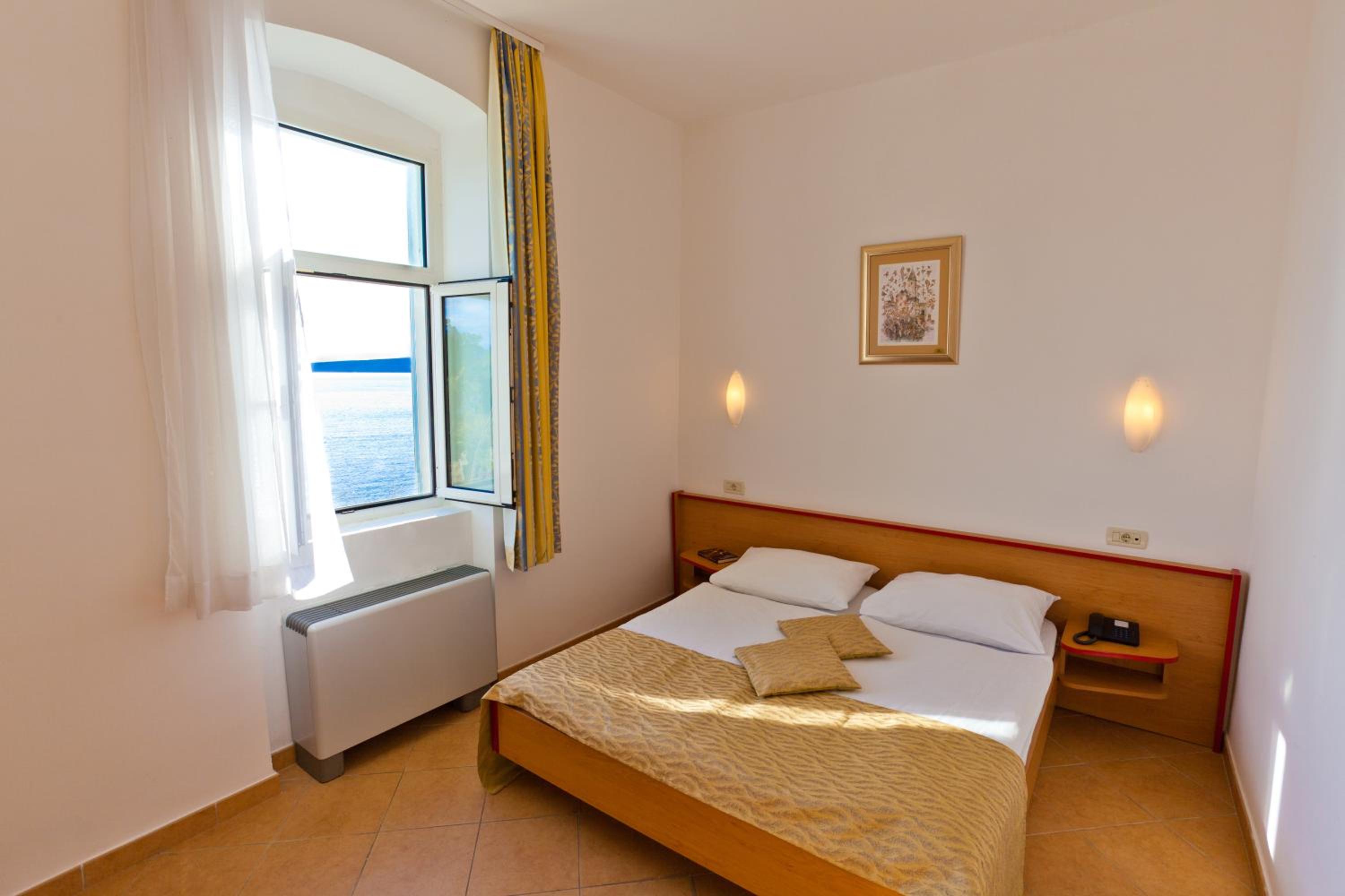 Double Room with Sea View - Photo 1