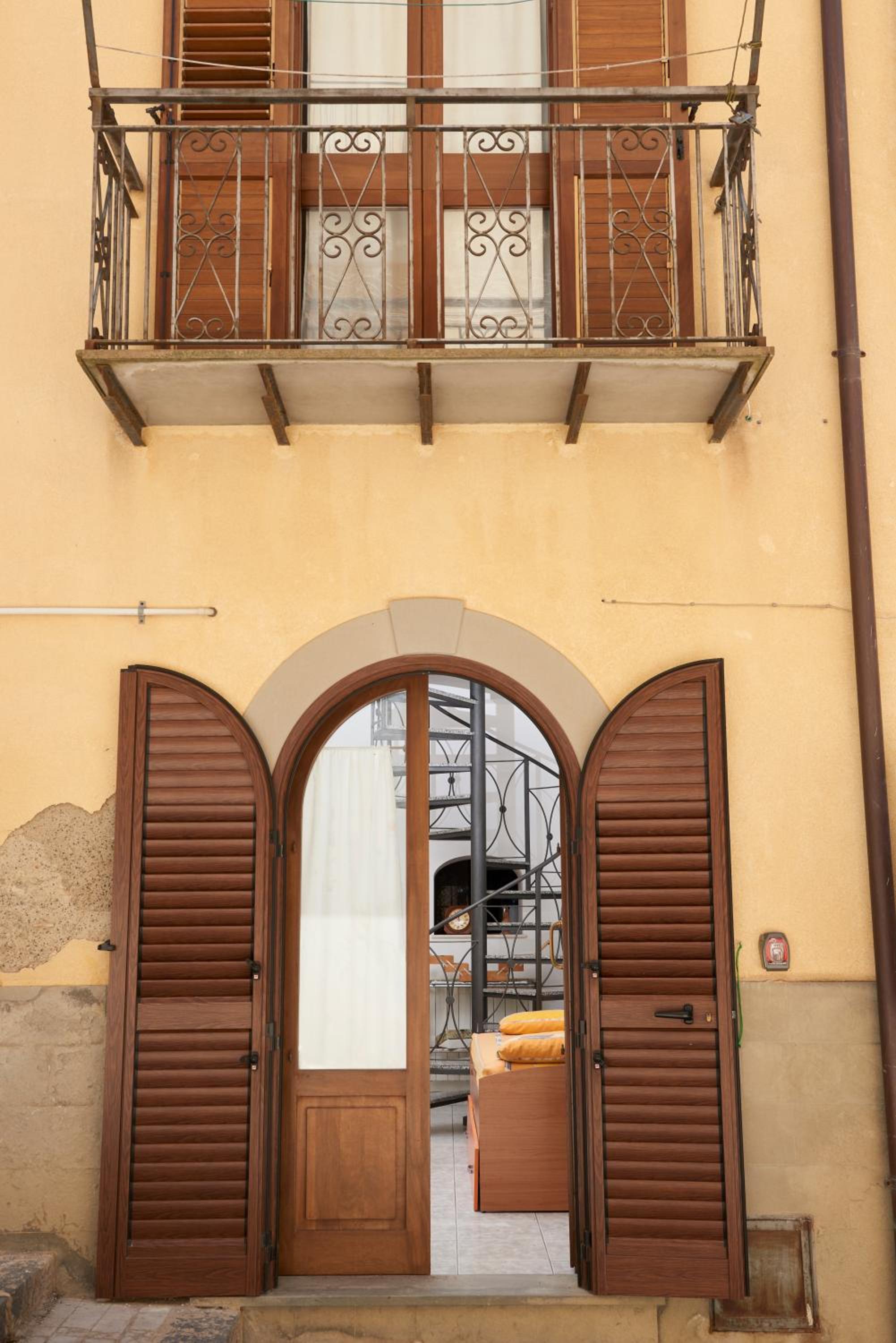 One-Bedroom House - Photo 17