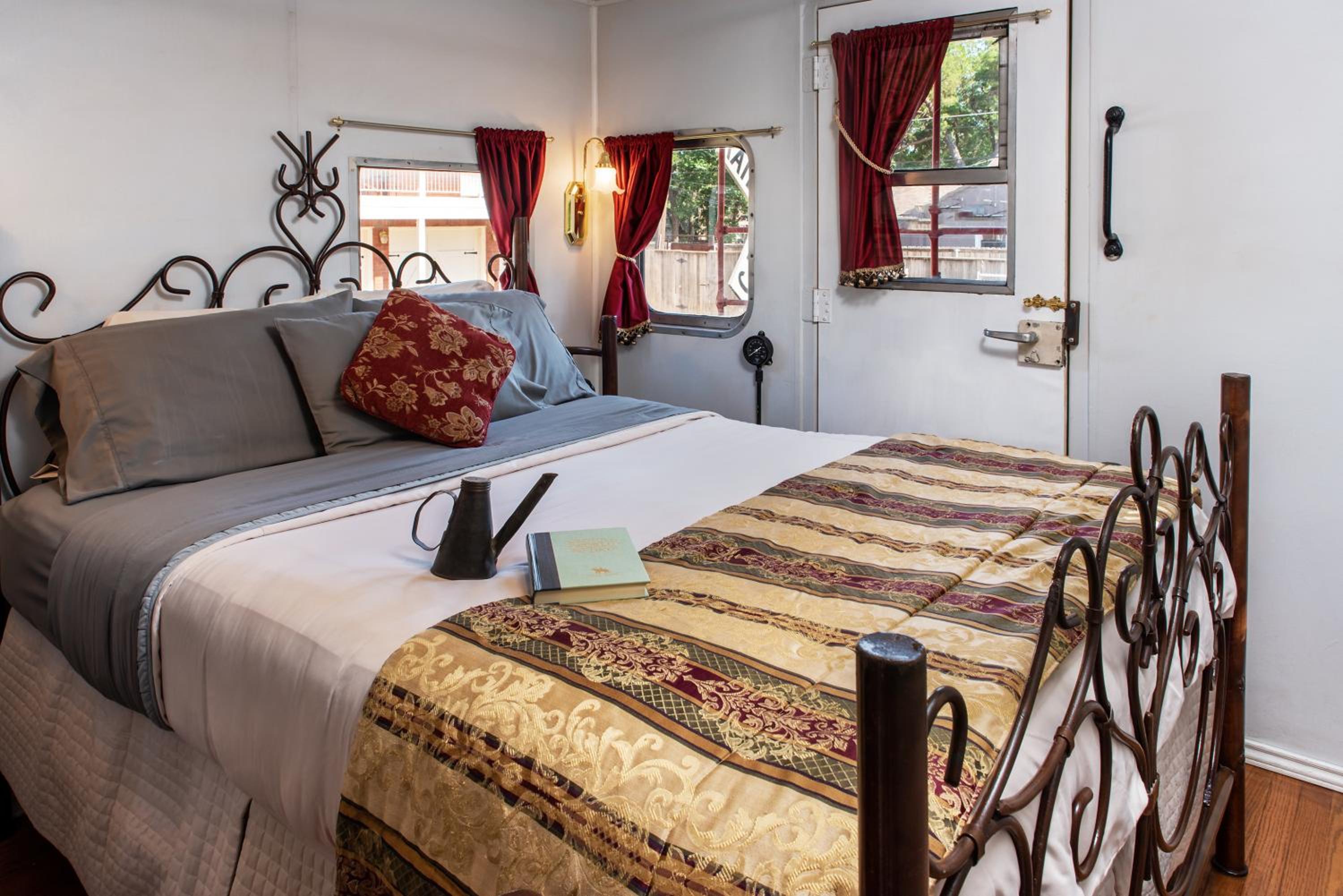 Queen Room with Kitchenette
