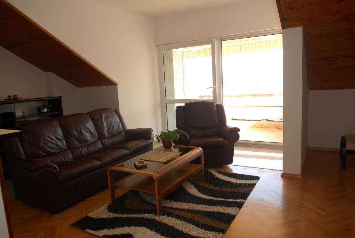 Apartment with Terrace - Photo 2