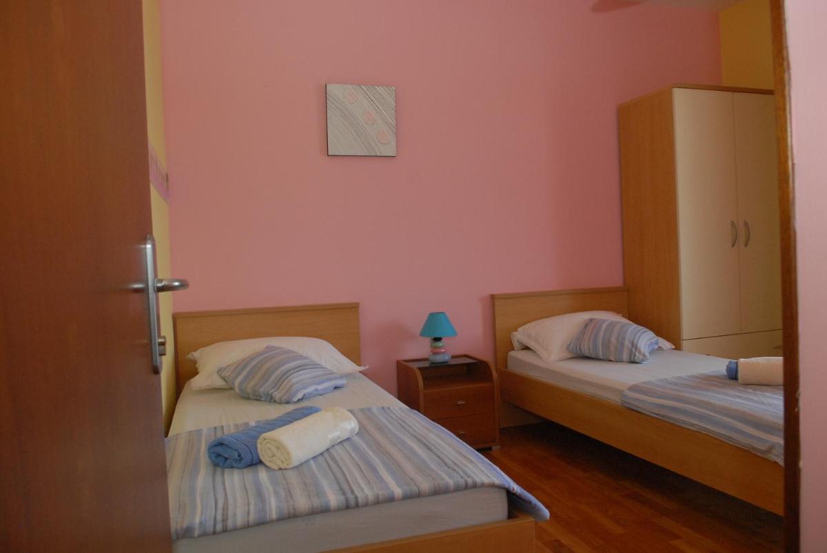 Apartment with Terrace - Photo 3