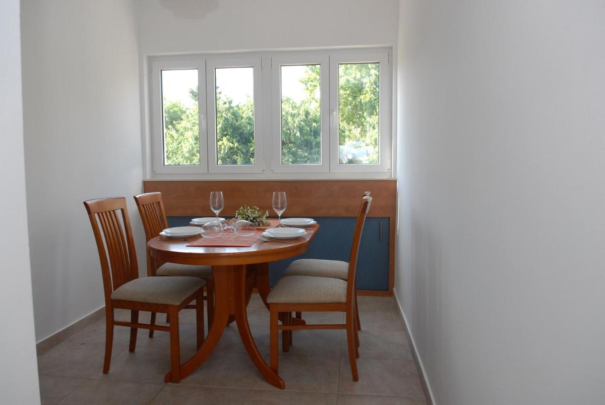 Apartment with Terrace - Photo 5