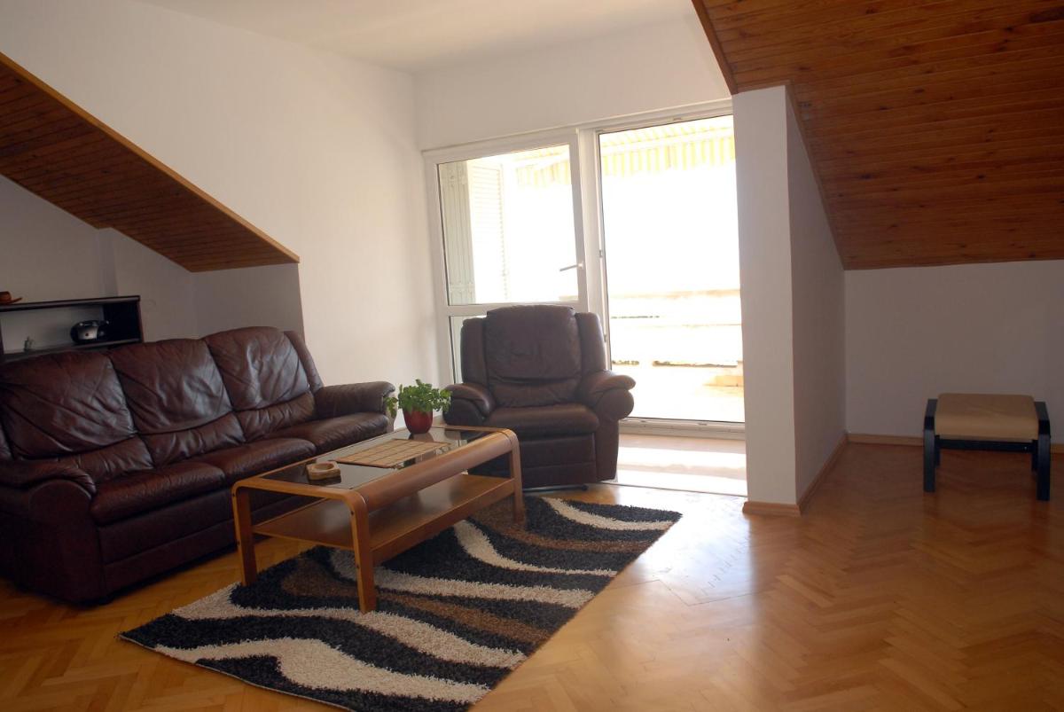 Apartment with Terrace - Photo 7