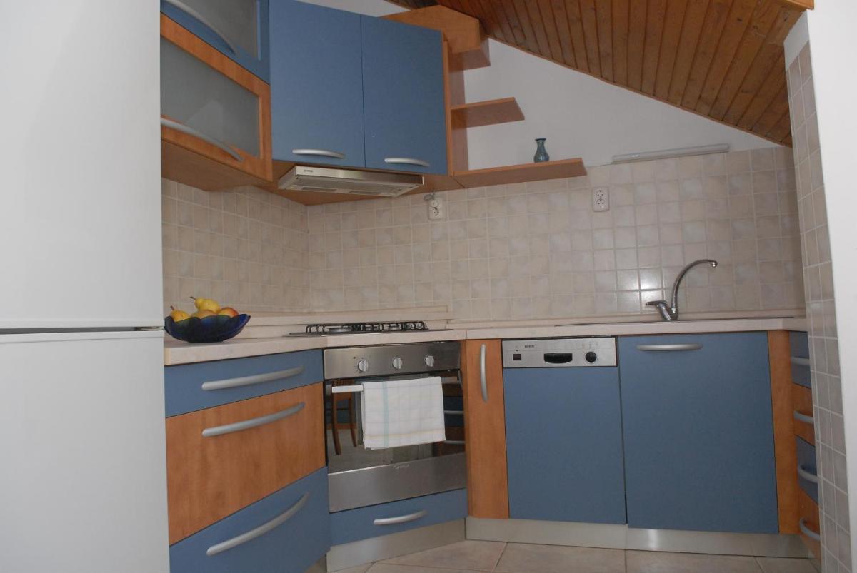 Apartment with Terrace - Photo 9