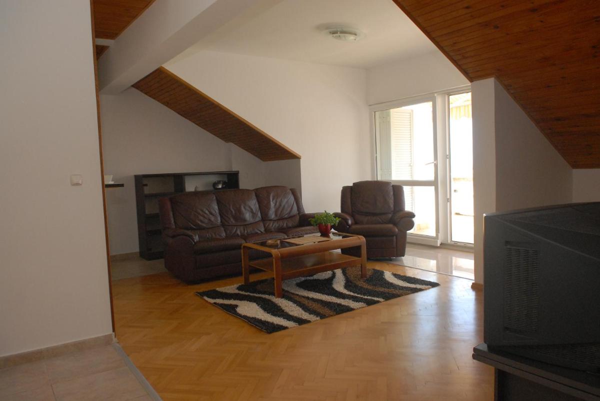 Apartment with Terrace - Photo 10