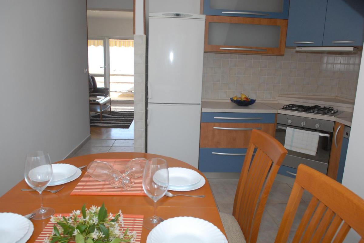 Apartment with Terrace - Photo 16