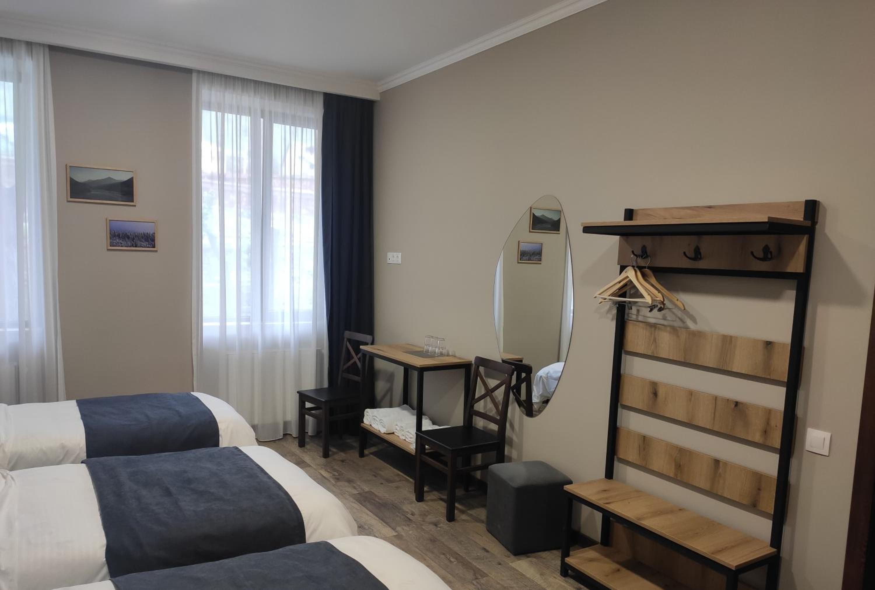 Quadruple Room with Back Mountain View photo 2