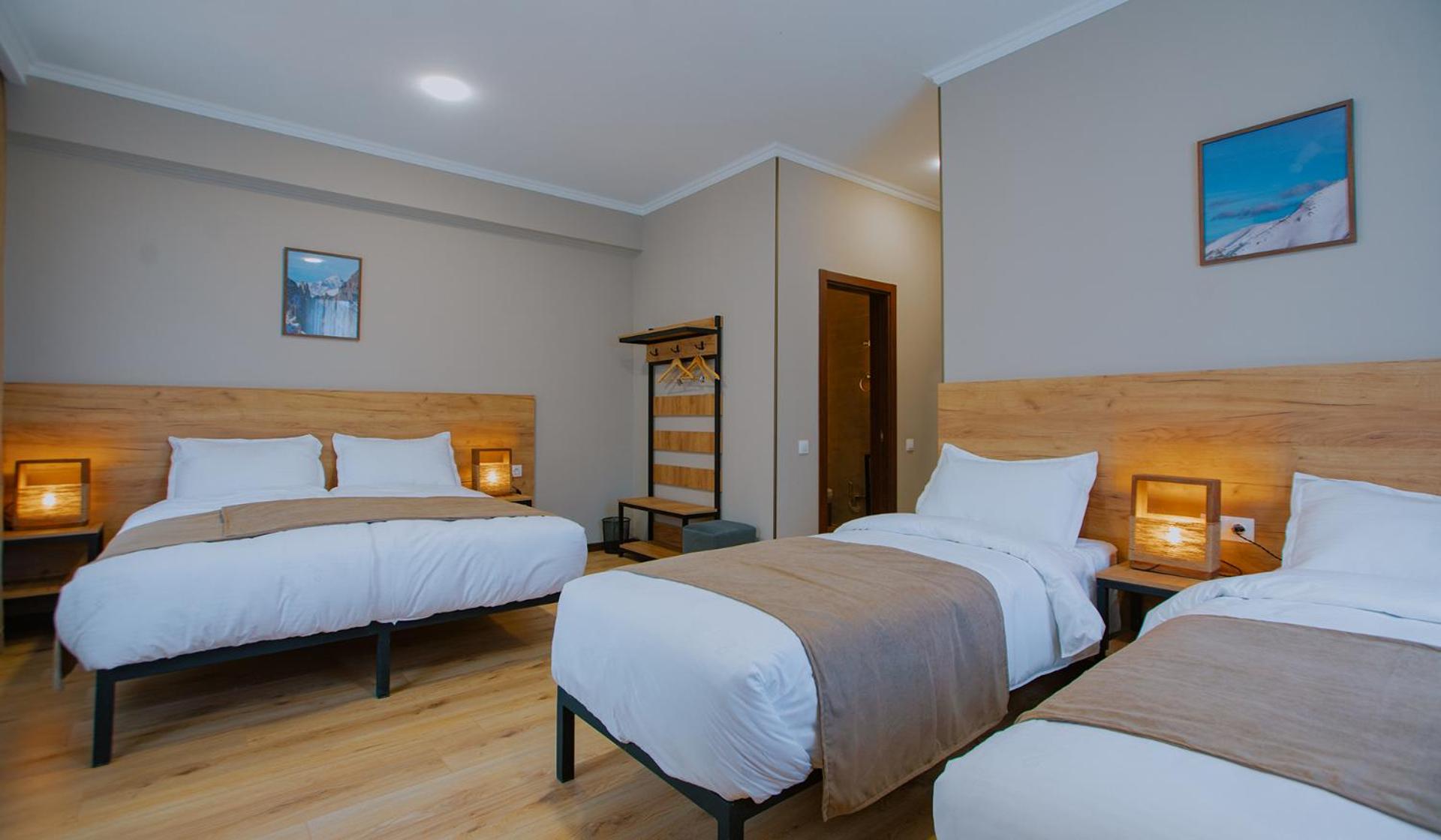 Quadruple Room with Back Mountain View - Photo 3