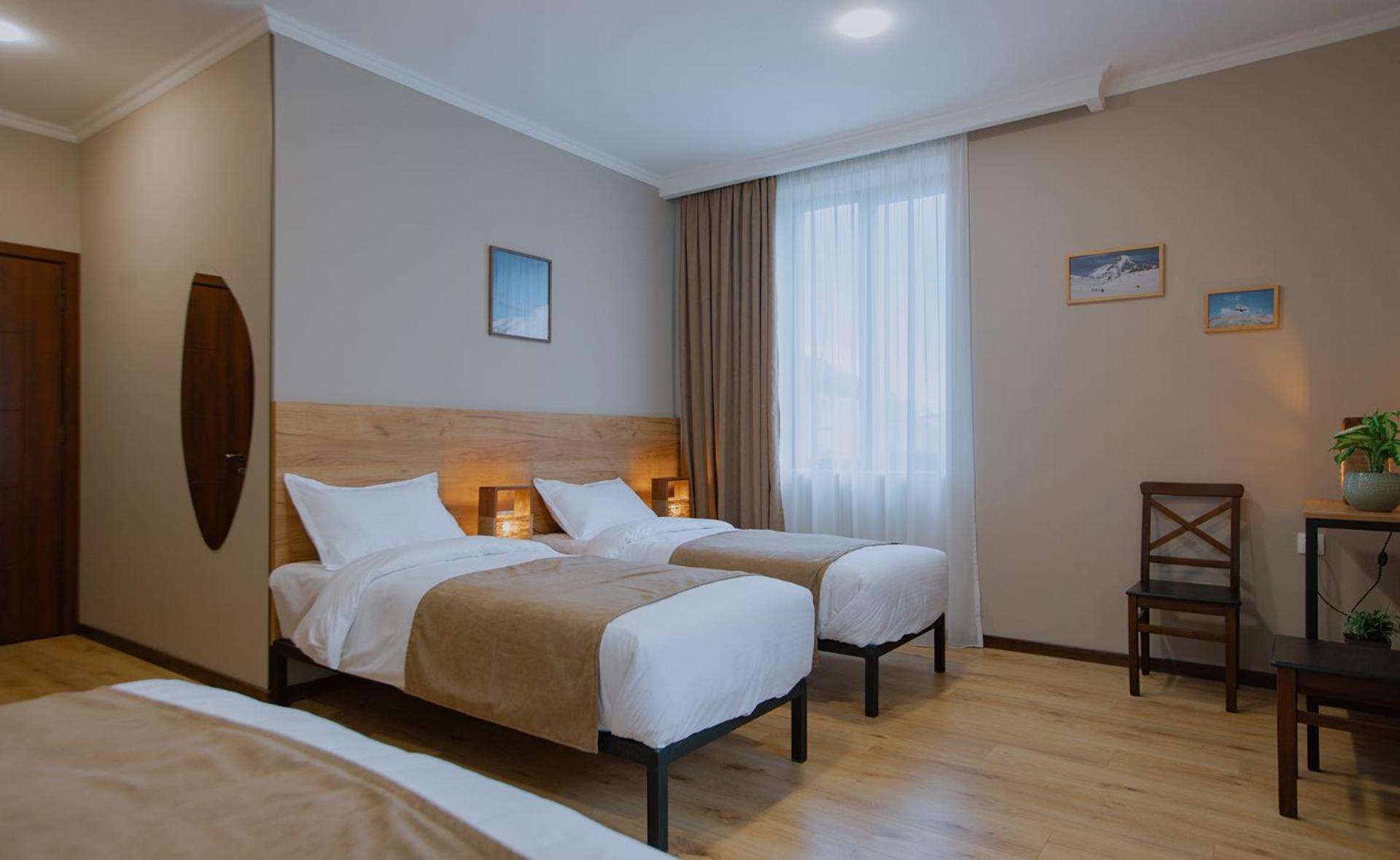 Quadruple Room with Back Mountain View - Photo 2