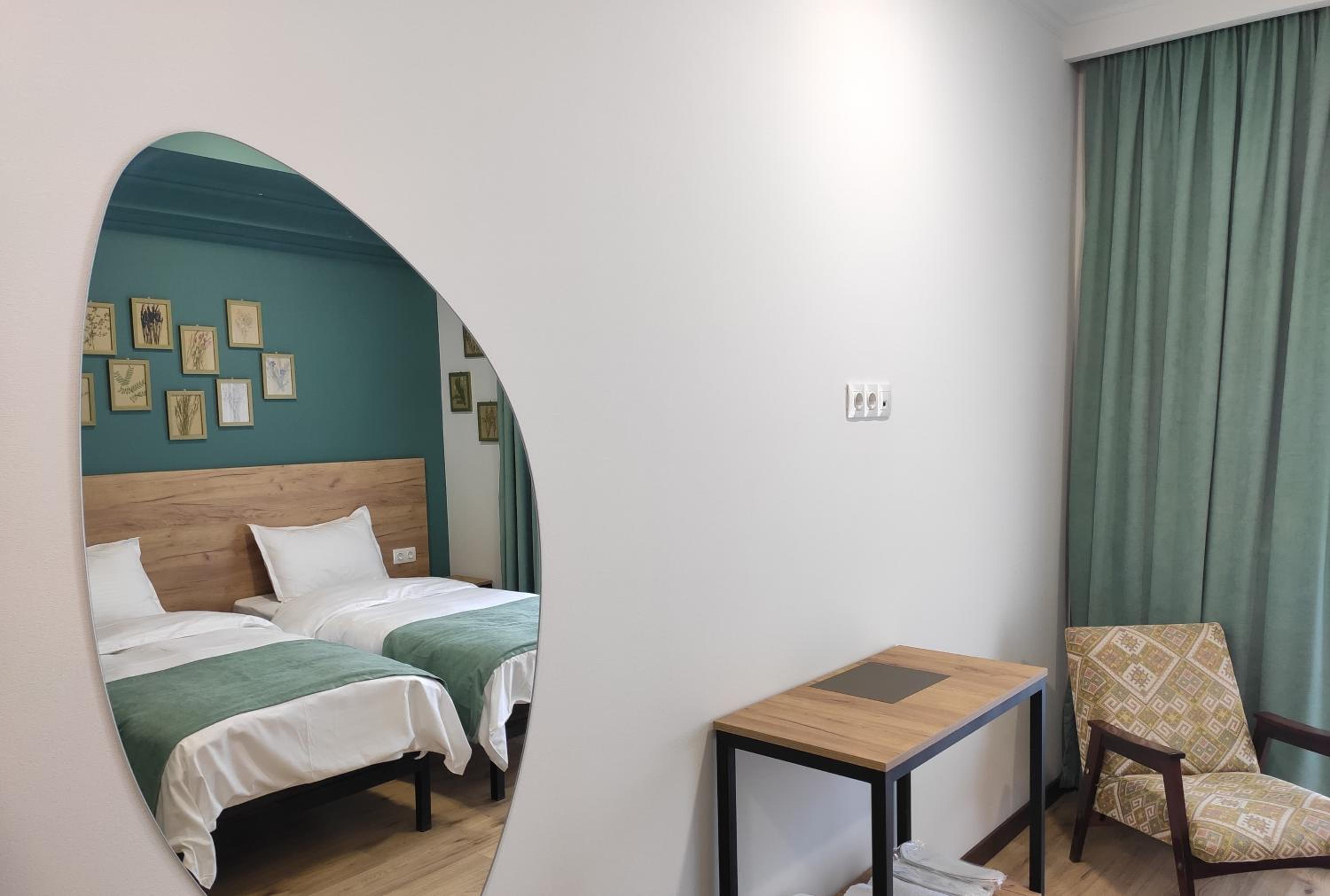 Twin Room with Back Mountain View - Photo 3