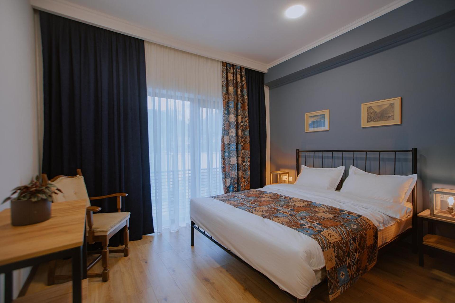 Double Room with Mountain View - Photo 3