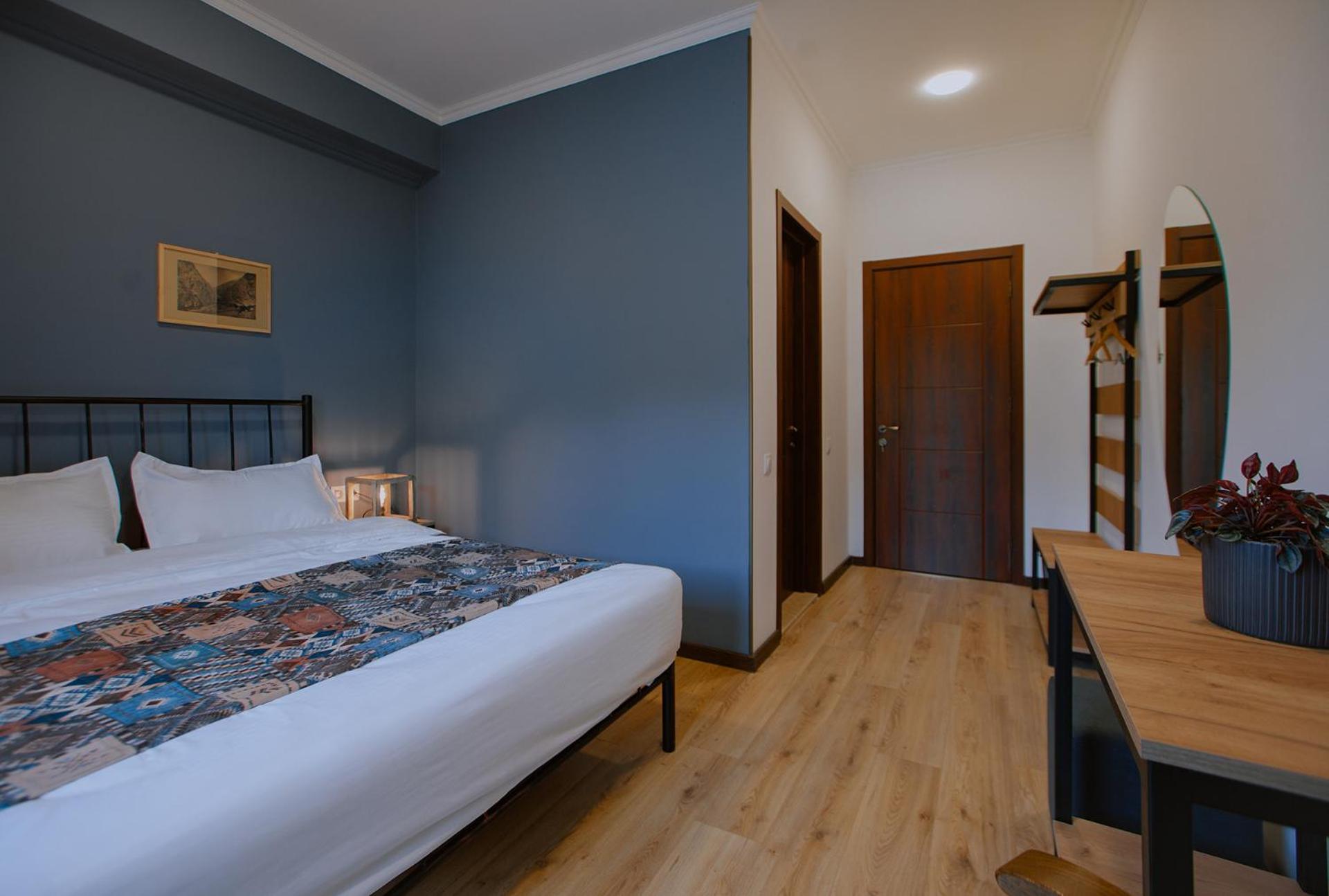 Double Room with Mountain View - Photo 2