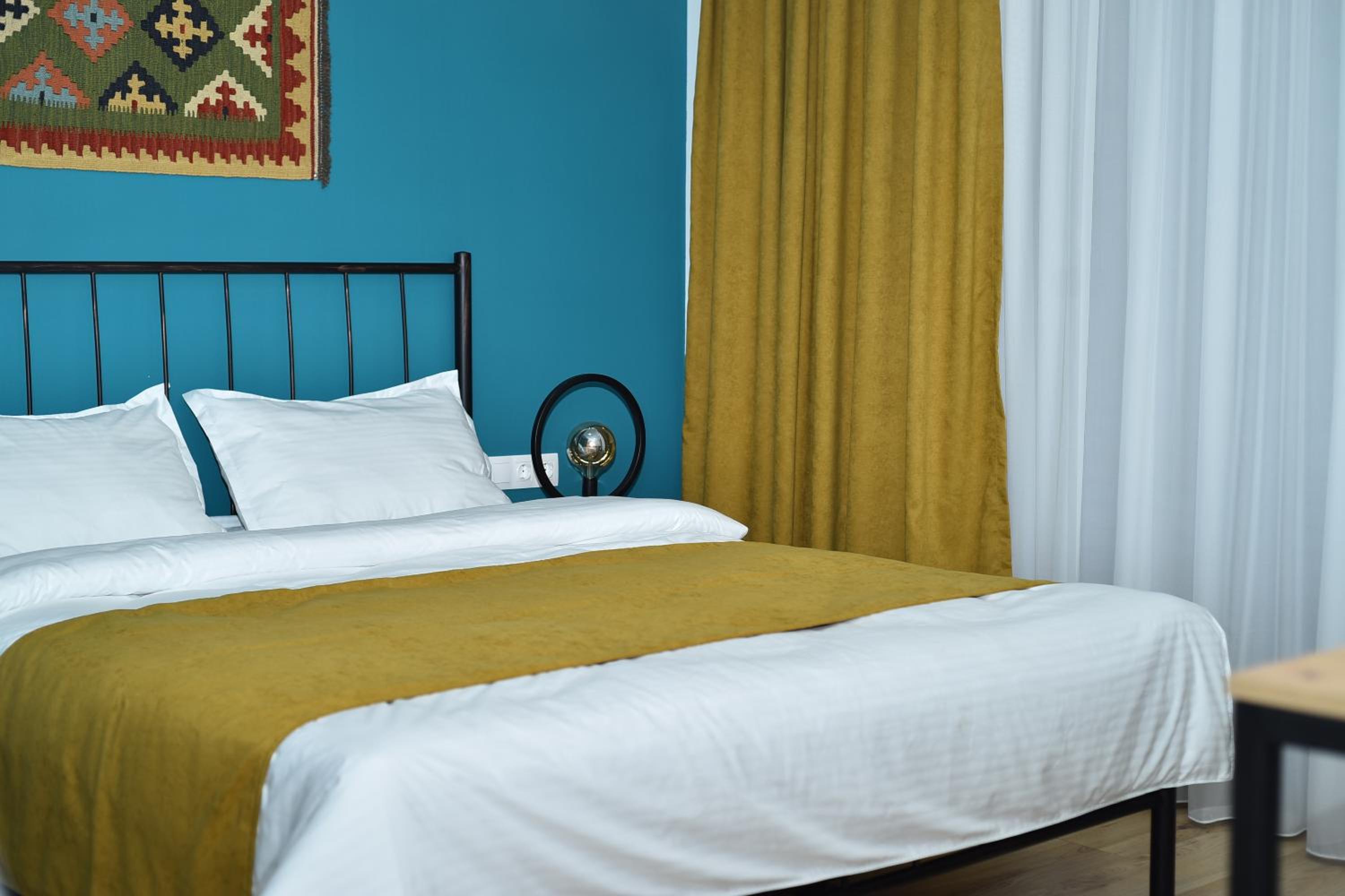 Double Room with Back Mountain View  - Photo 3