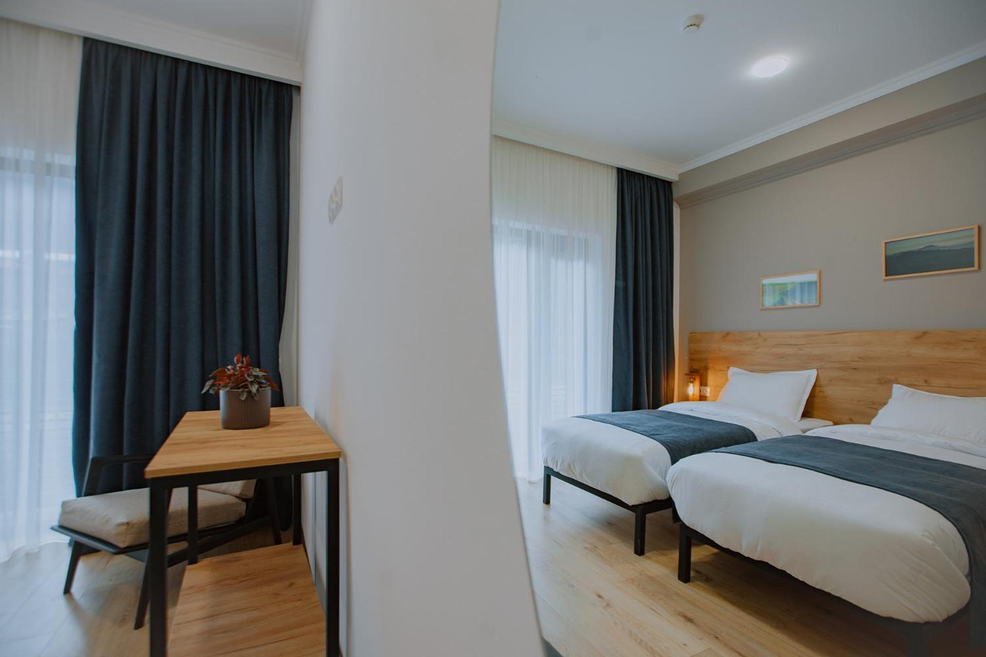 Twin Room with Back Mountain View photo 3