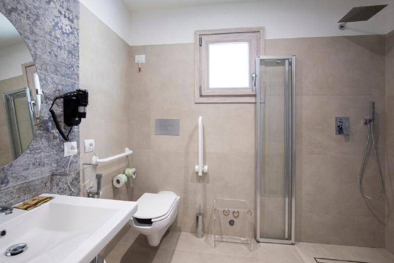 Double or Twin Room with Sea View photo 2