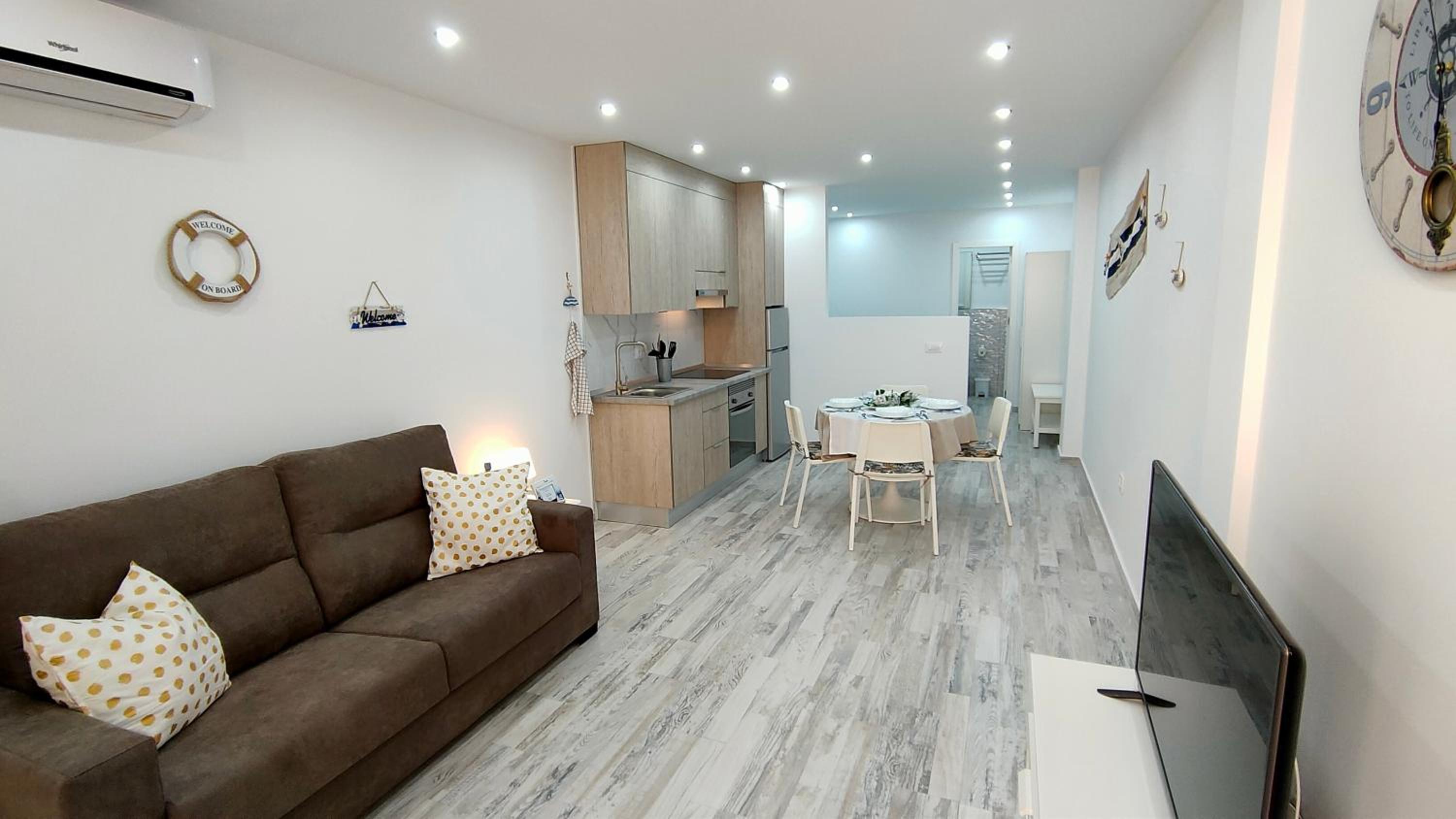 Deluxe Studio