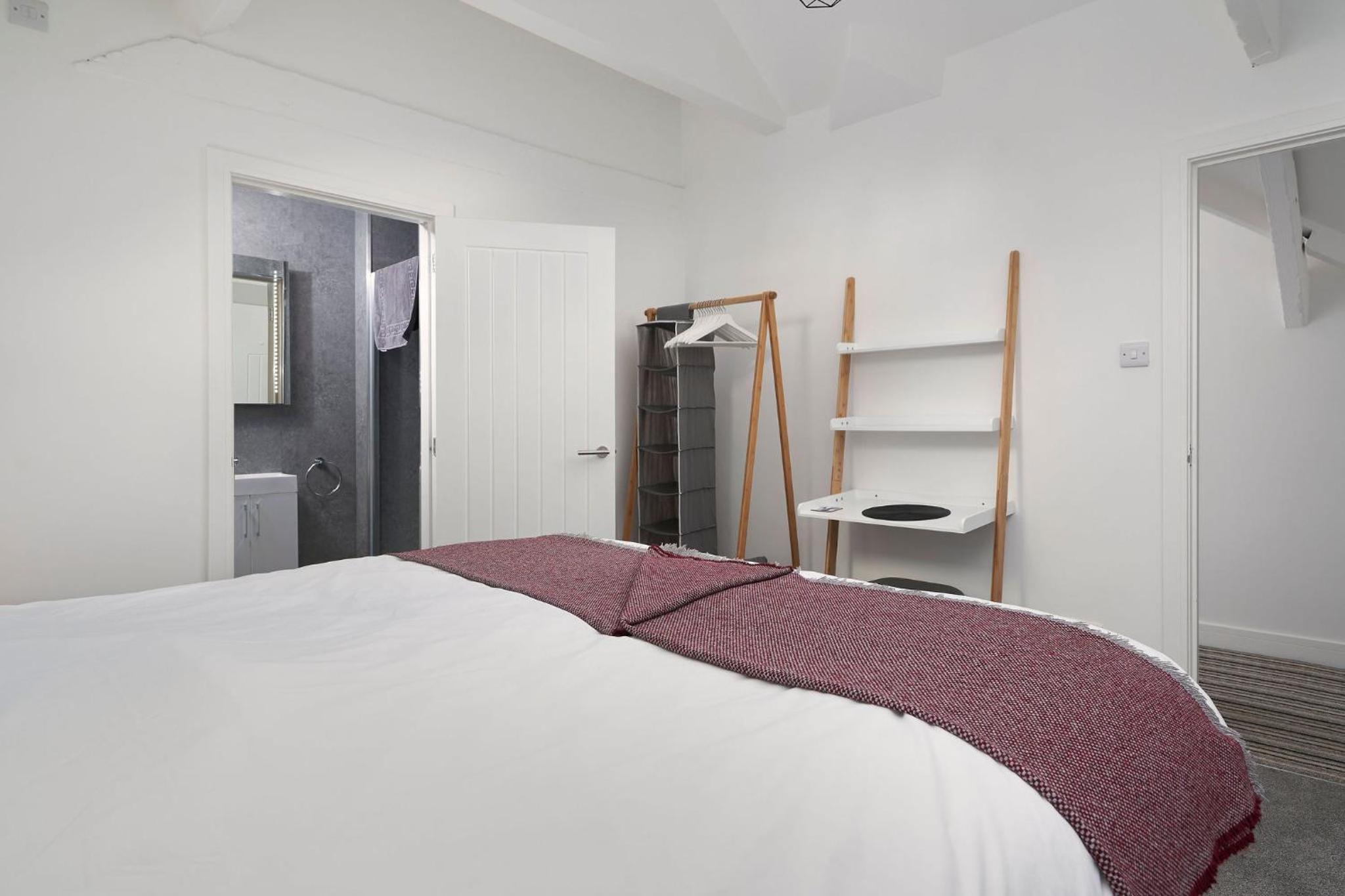 Three-Bedroom House photo 2