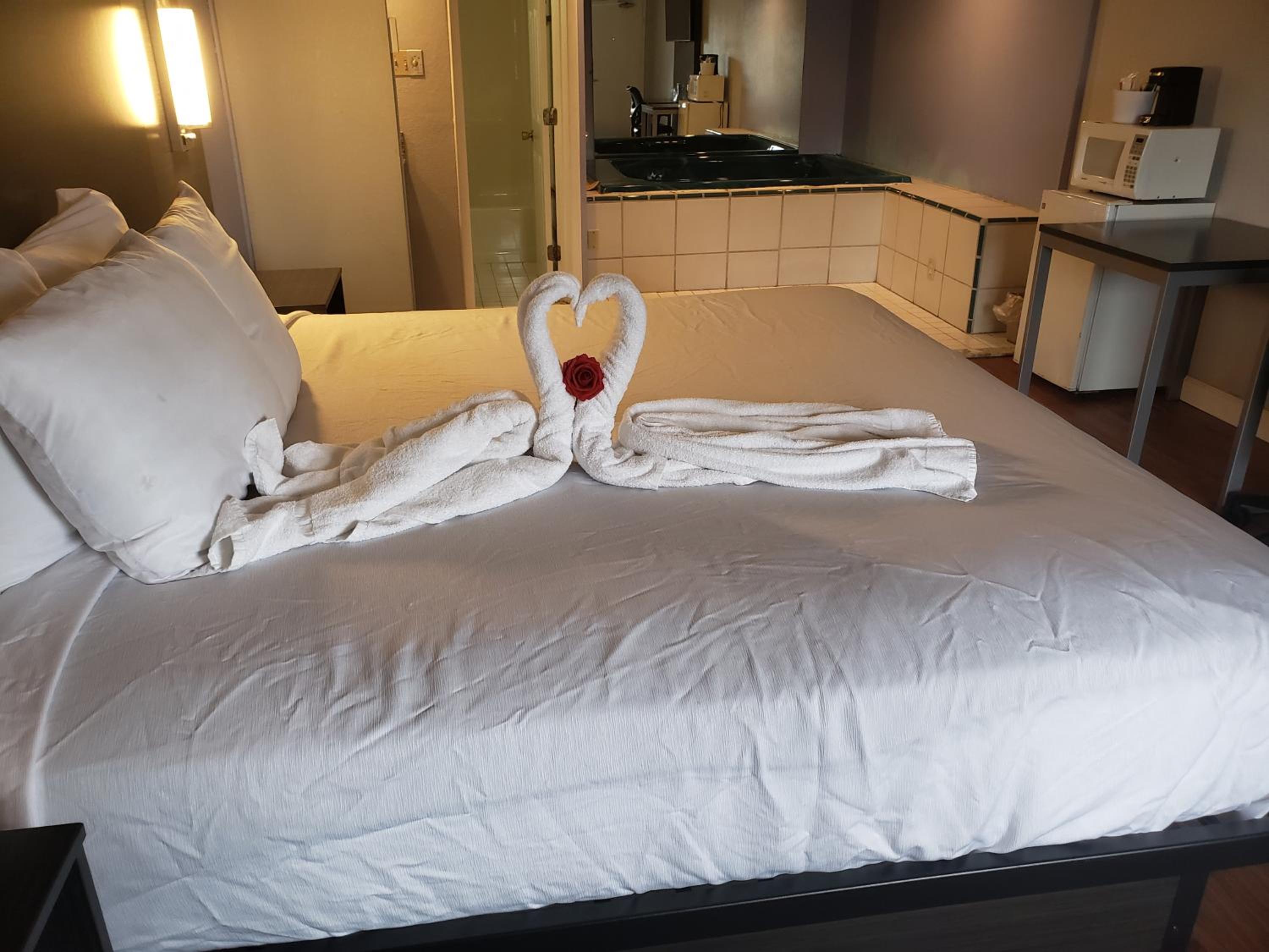 Jetted Tub With King Bed Non Smoking