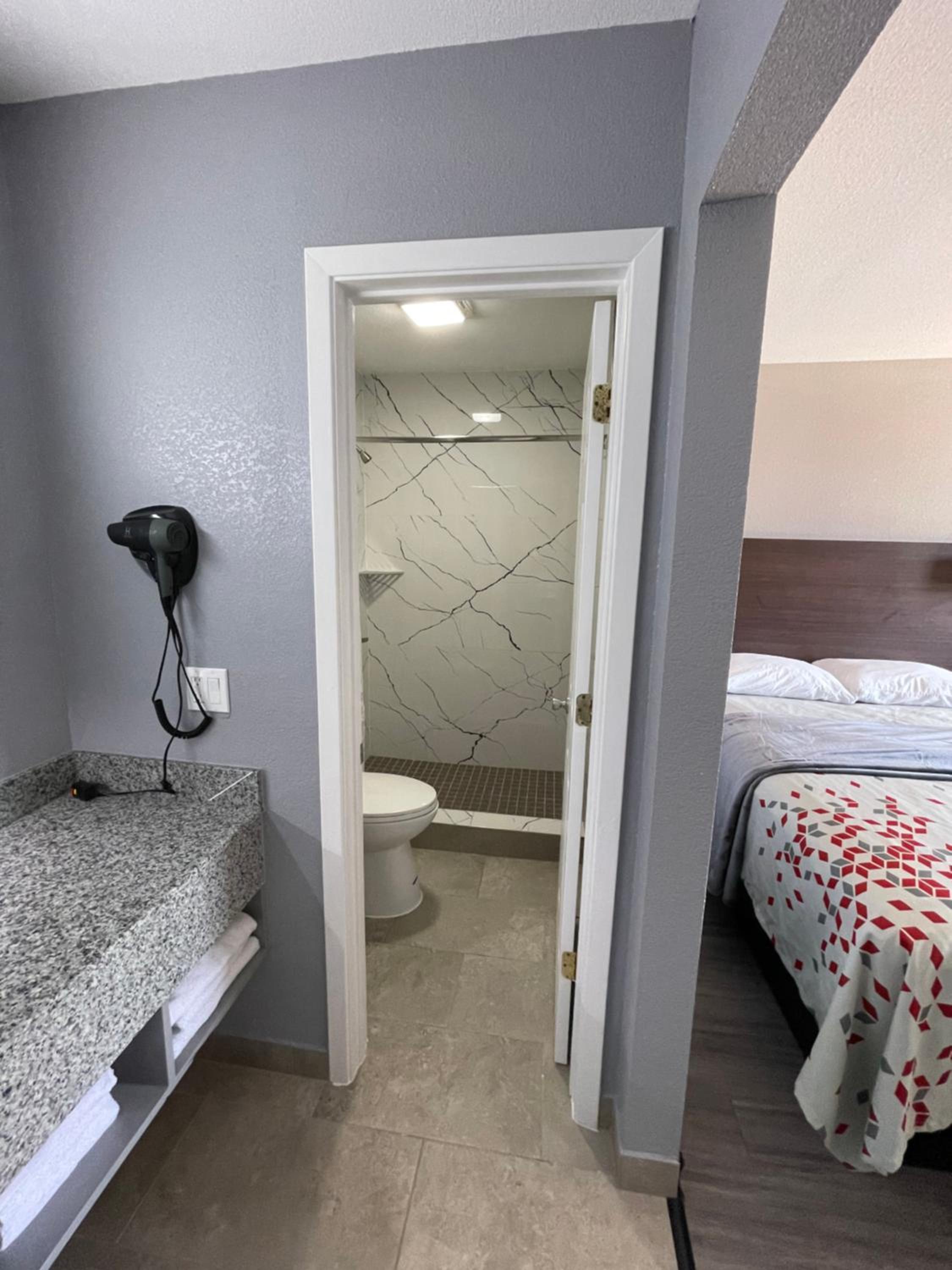 Double Room with Two Double Beds - Non-Smoking photo 2