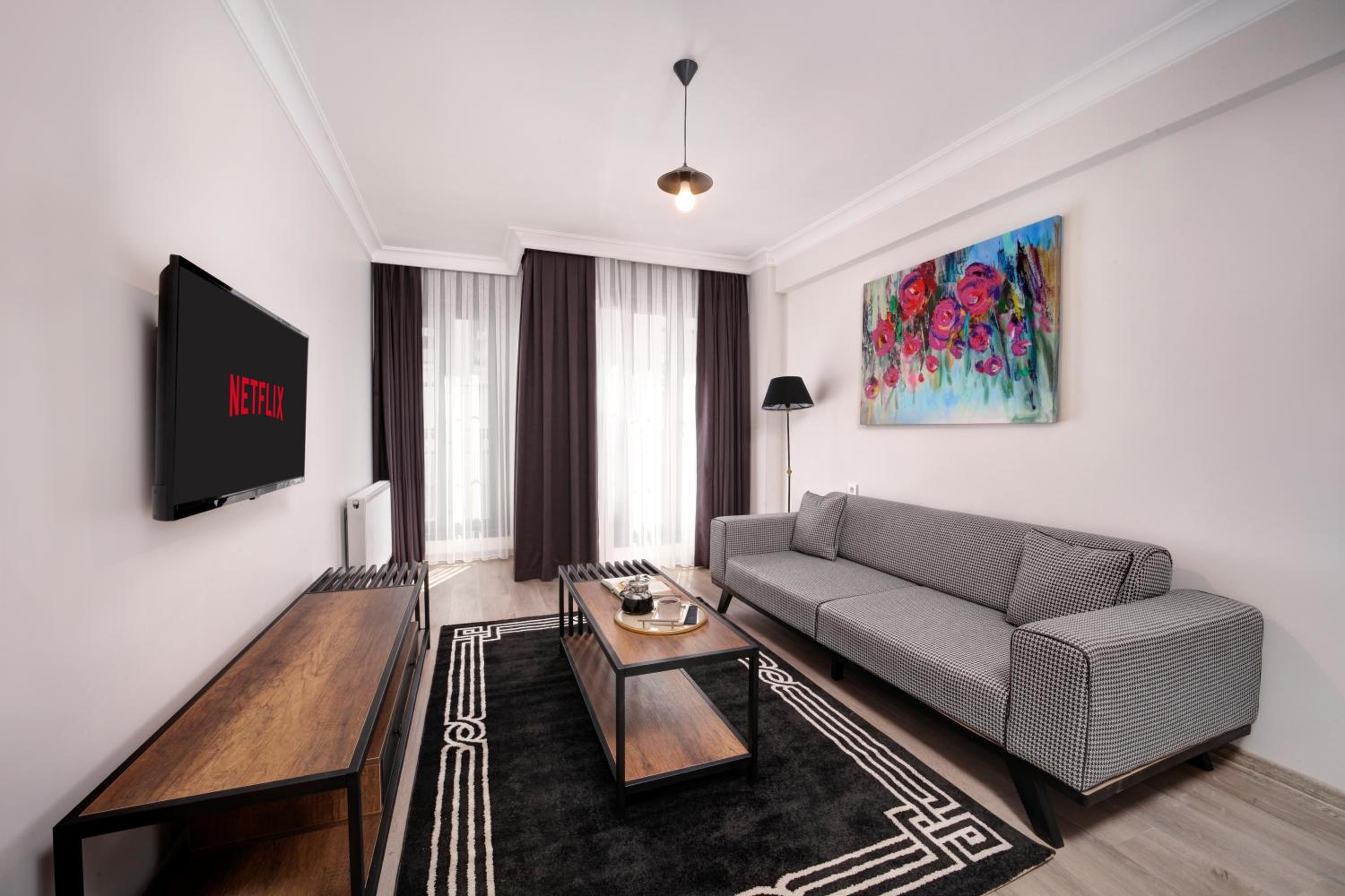 Deluxe King Suite photo 1