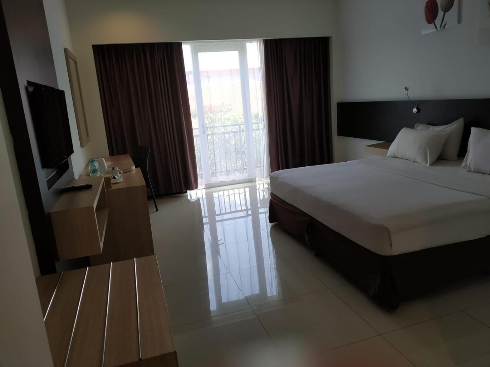 Double Room with Balcony - Photo 2