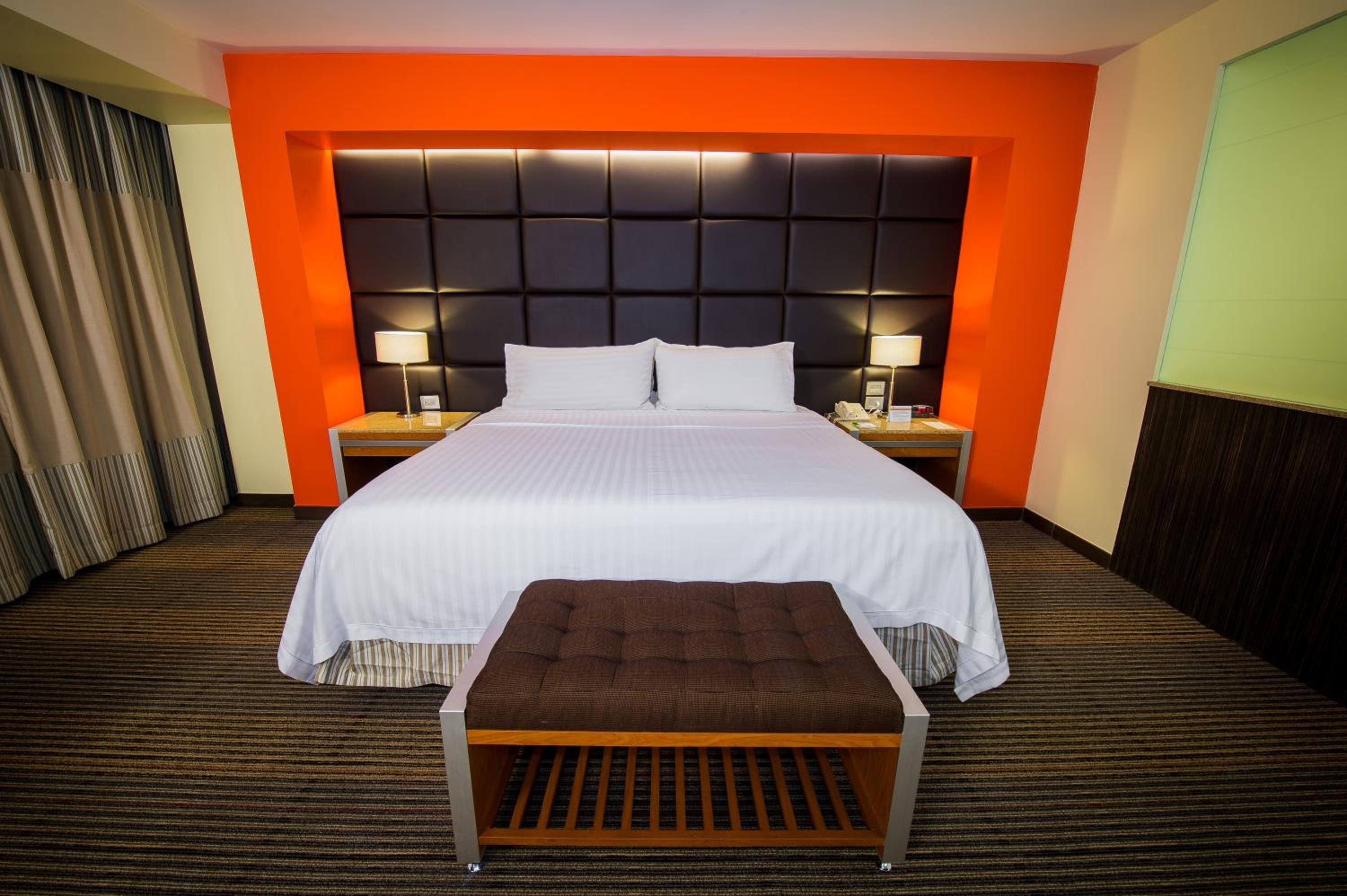 Standard King Room - Photo 8