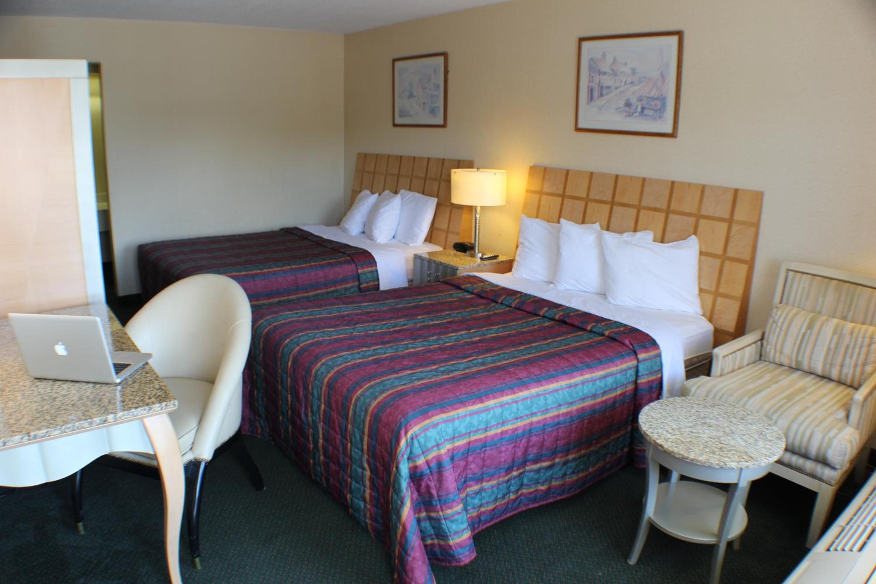 Queen Room with Two Queen Beds - Smoking photo 2