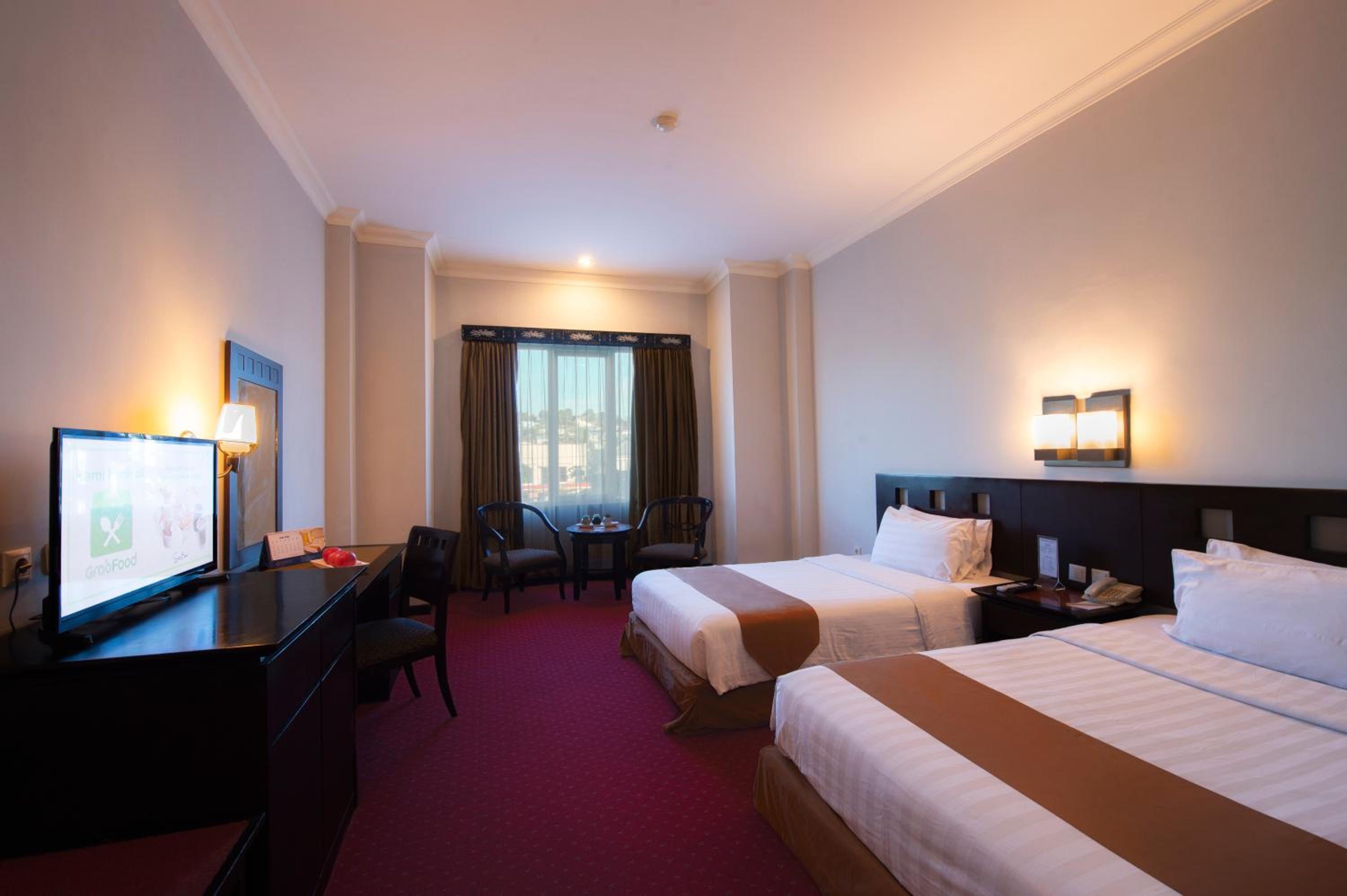 Superior Double or Twin Room with City View photo 2