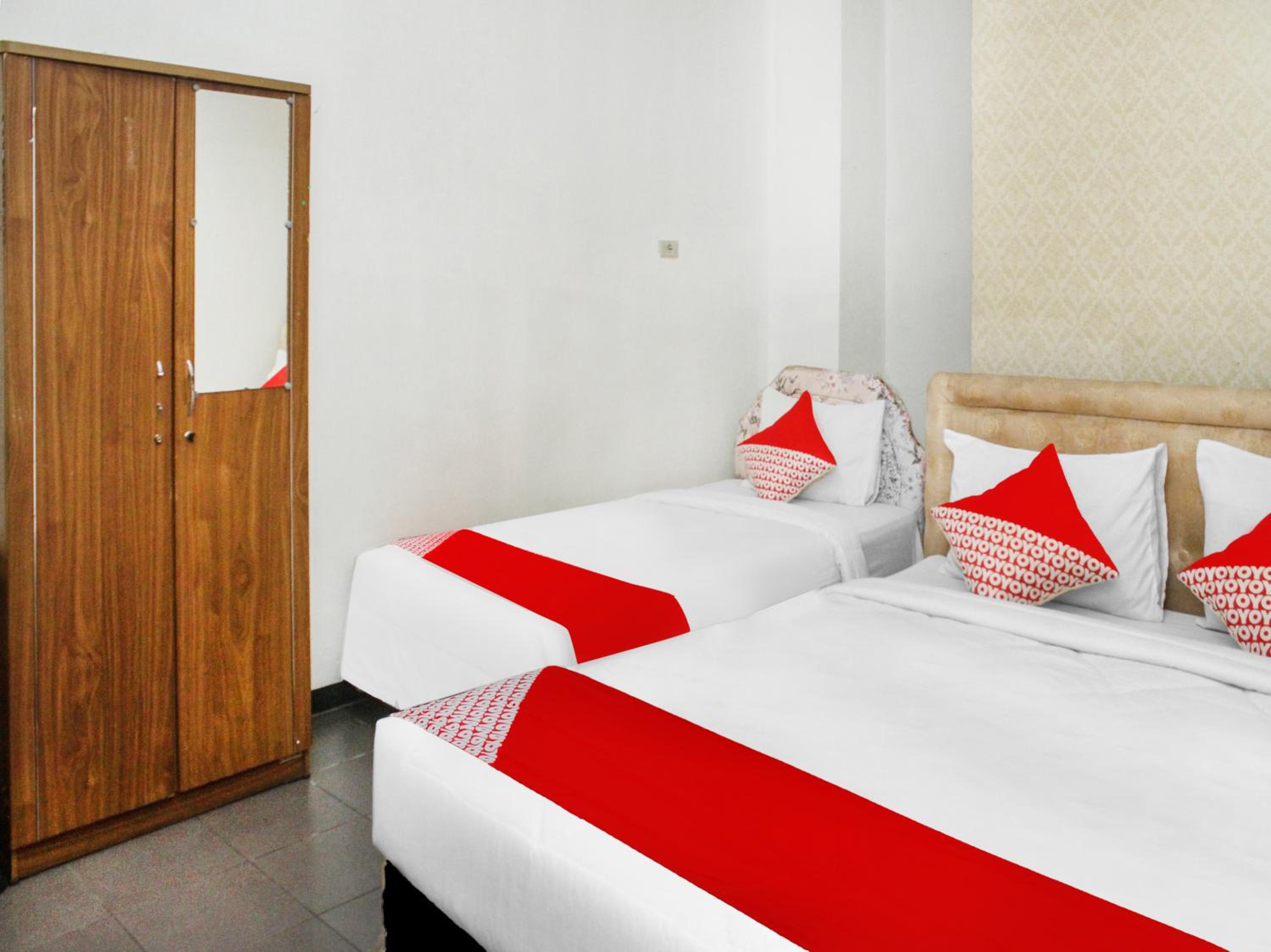 Economy Triple Room