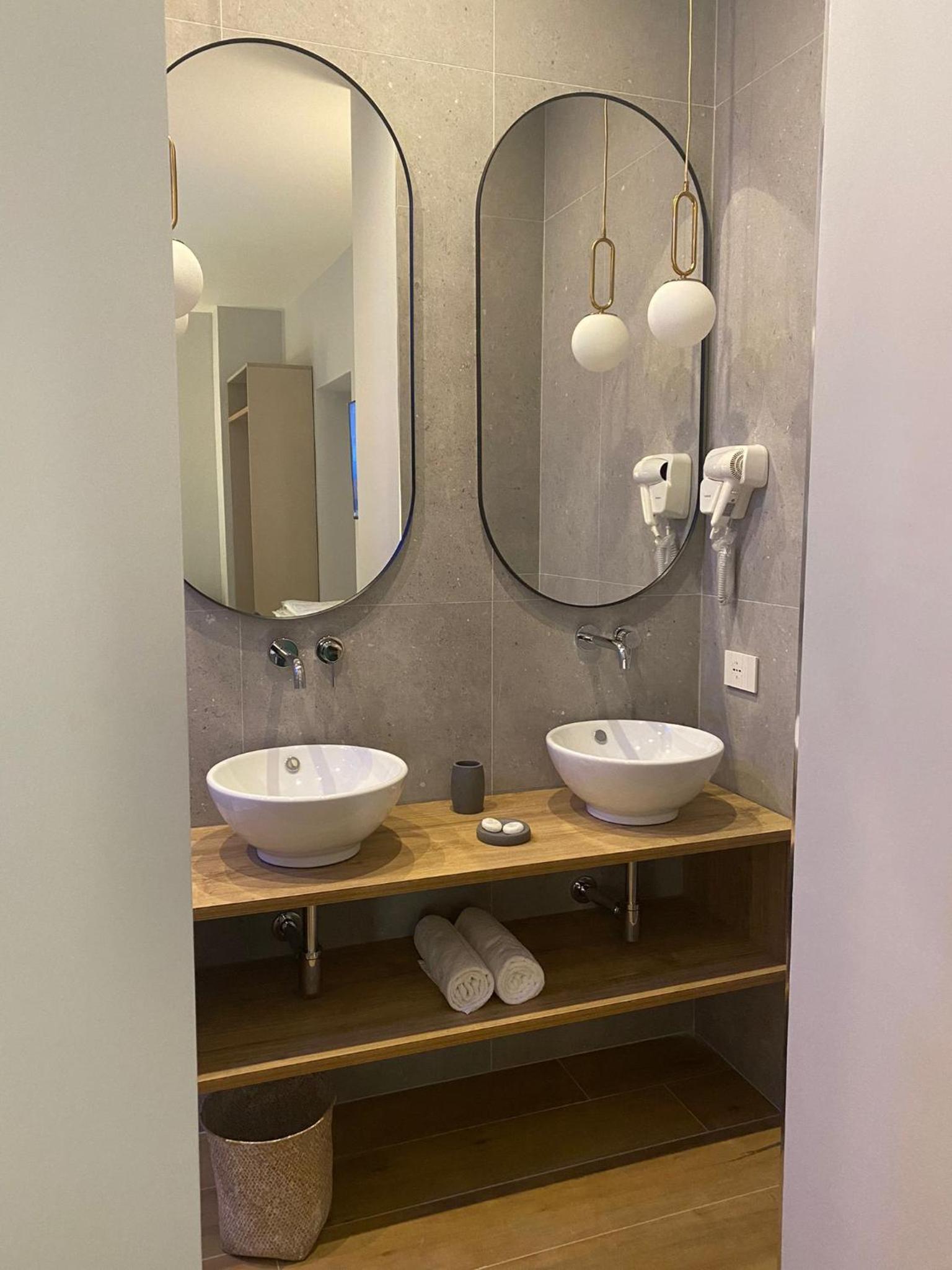 Deluxe Junior Suite - Photo 17