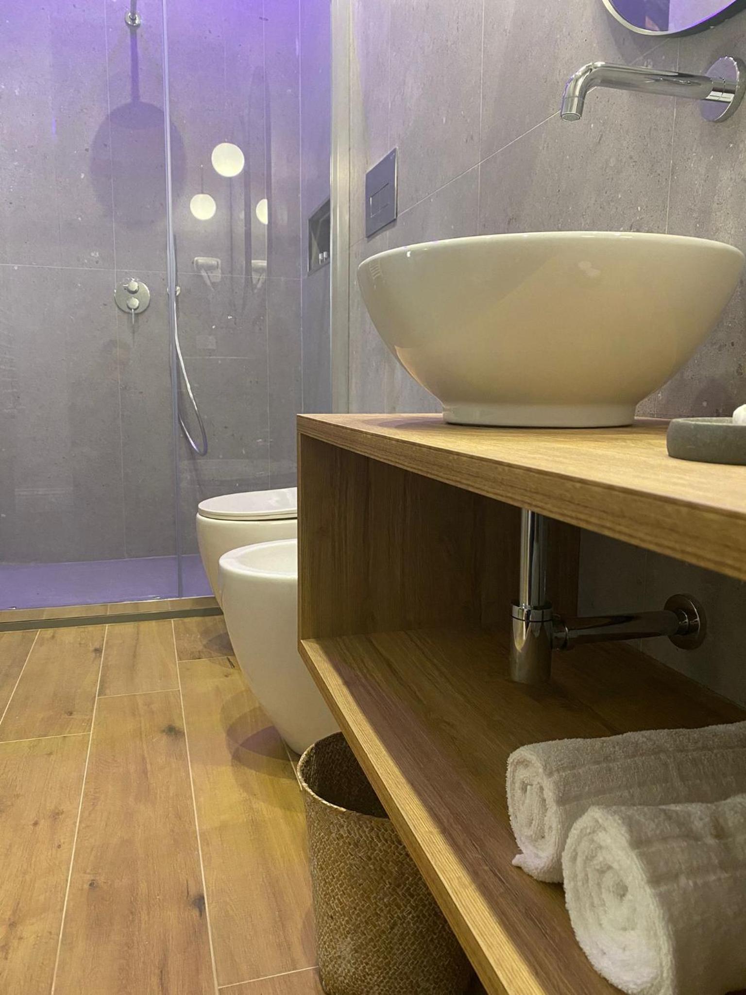 Deluxe Junior Suite - Photo 15