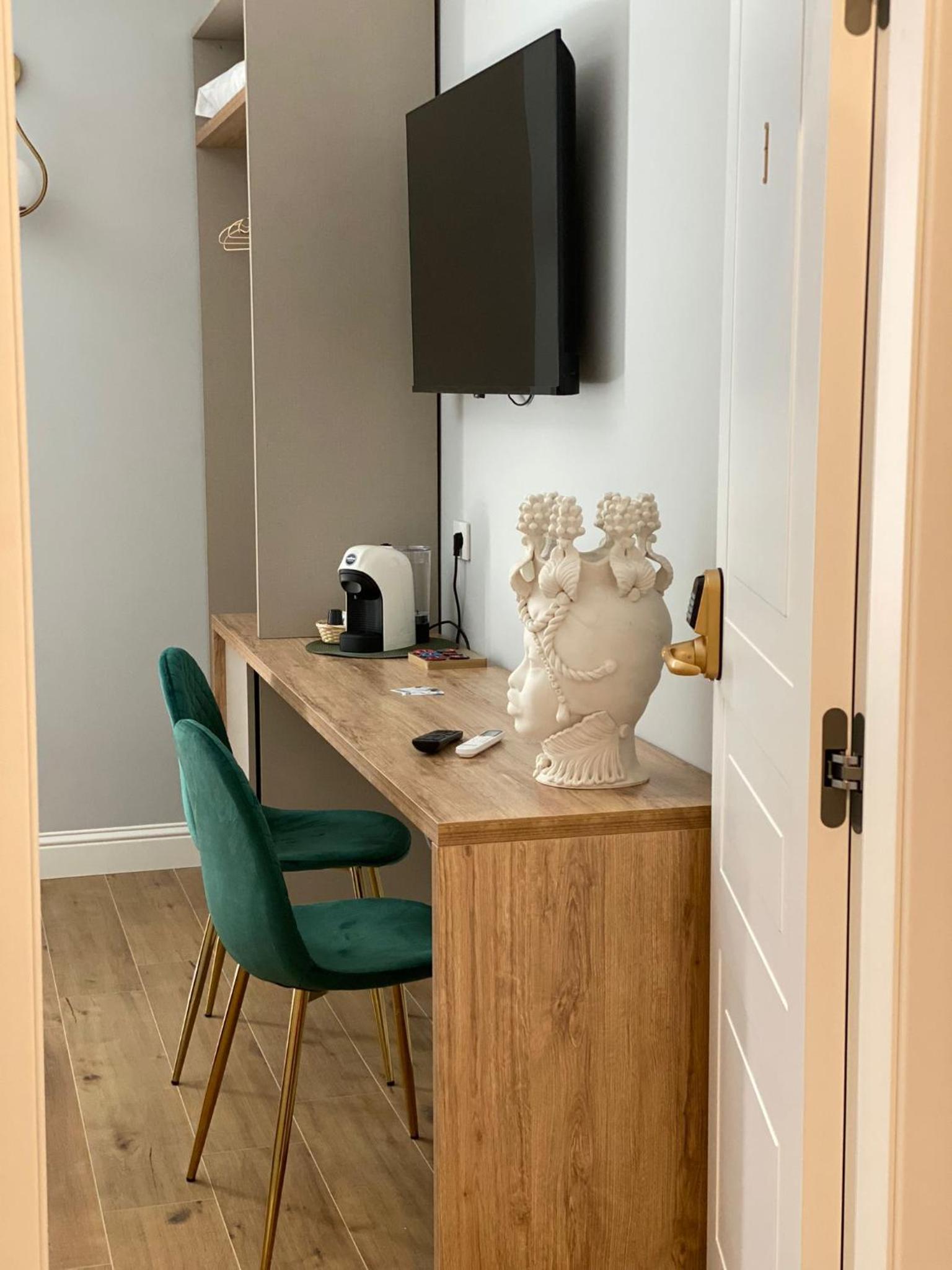 Queen Room - Photo 7