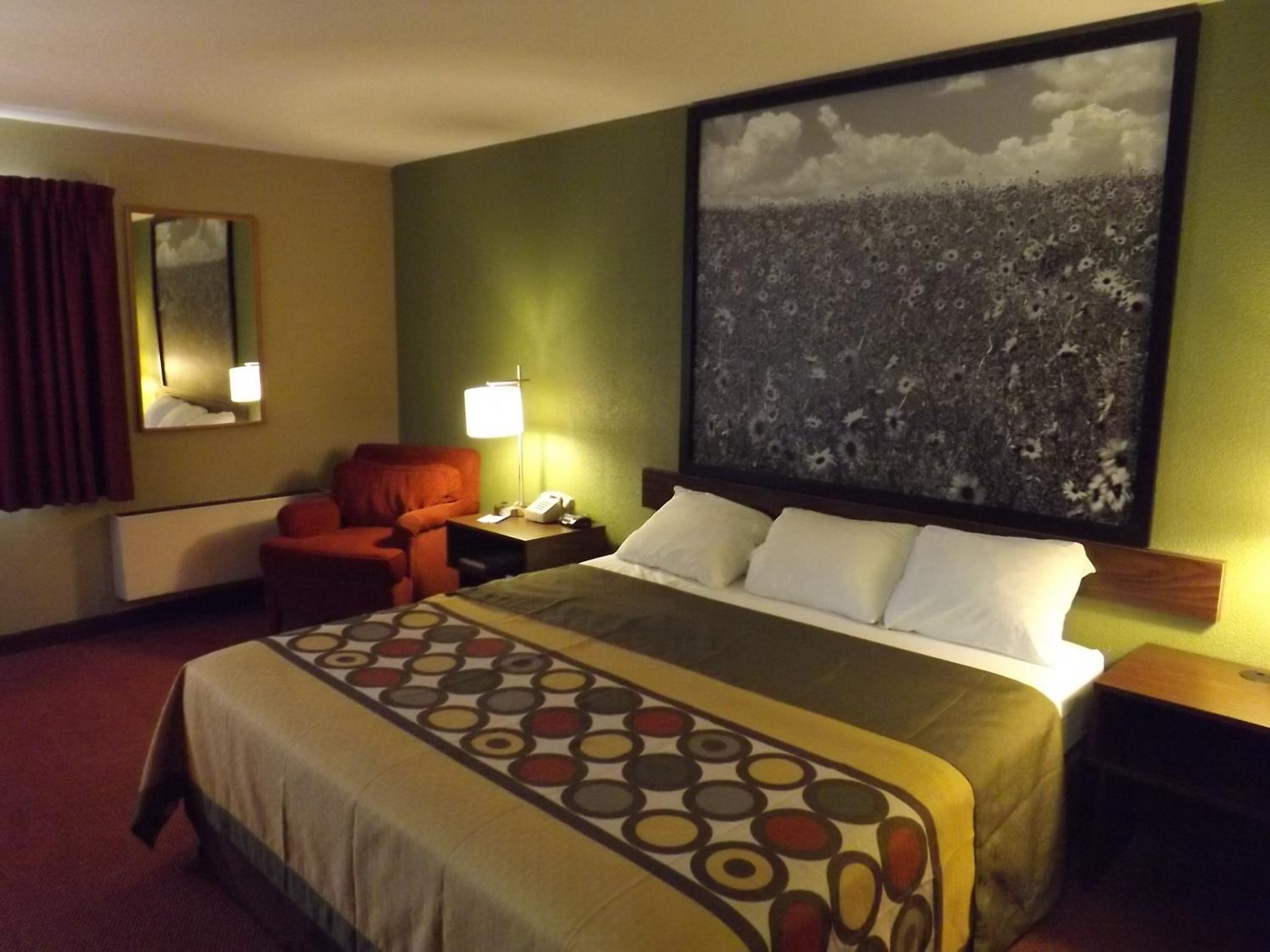 King Room - Non-Smoking - Photo 1