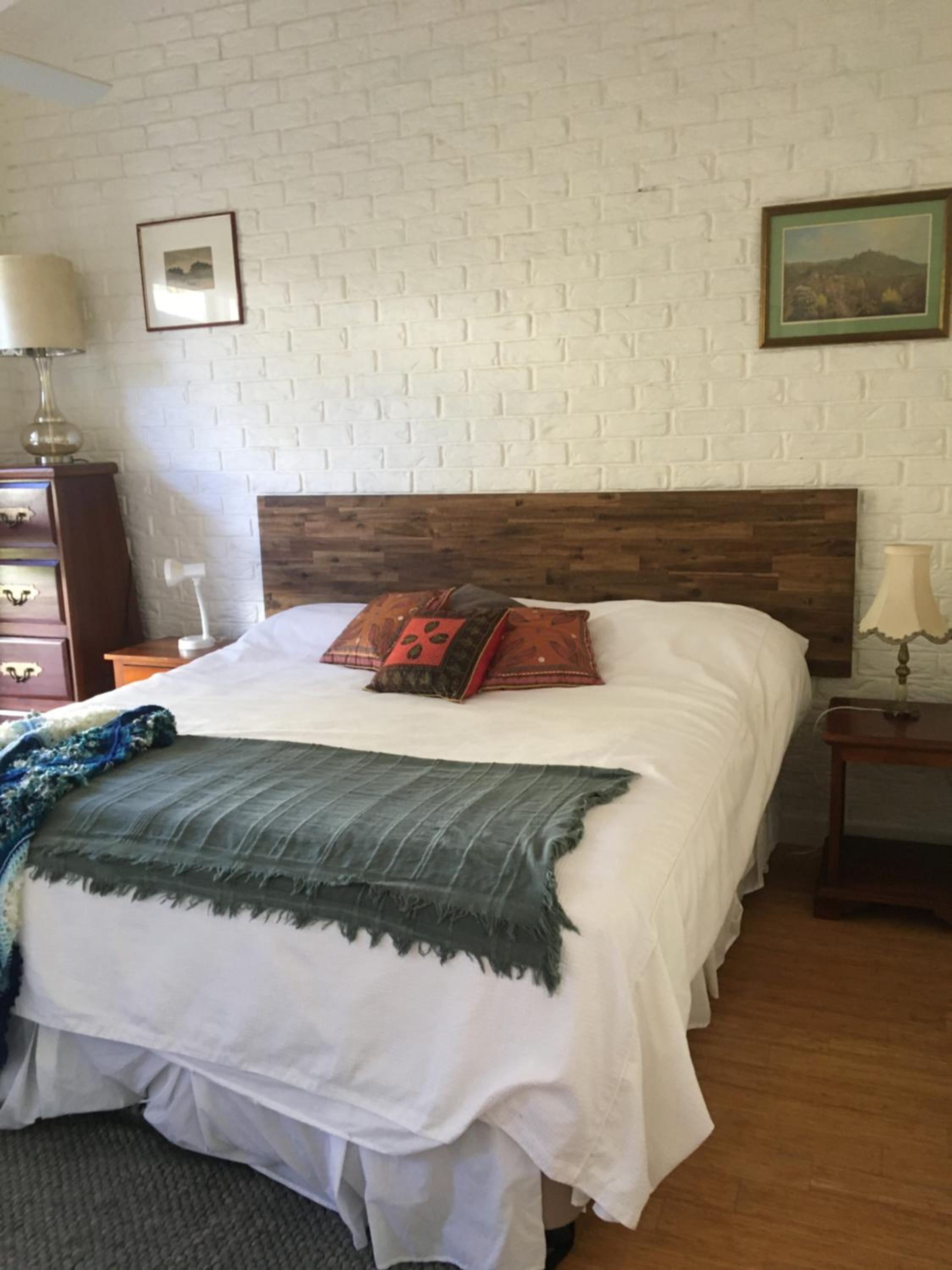 King Suite with Private Bathroom photo 3