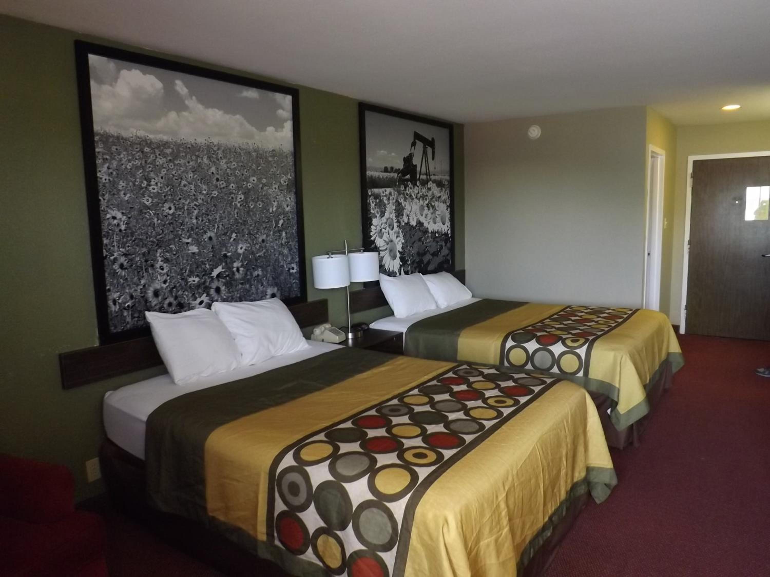 Queen Room with Two Queen Beds - Non-Smoking - Photo 1