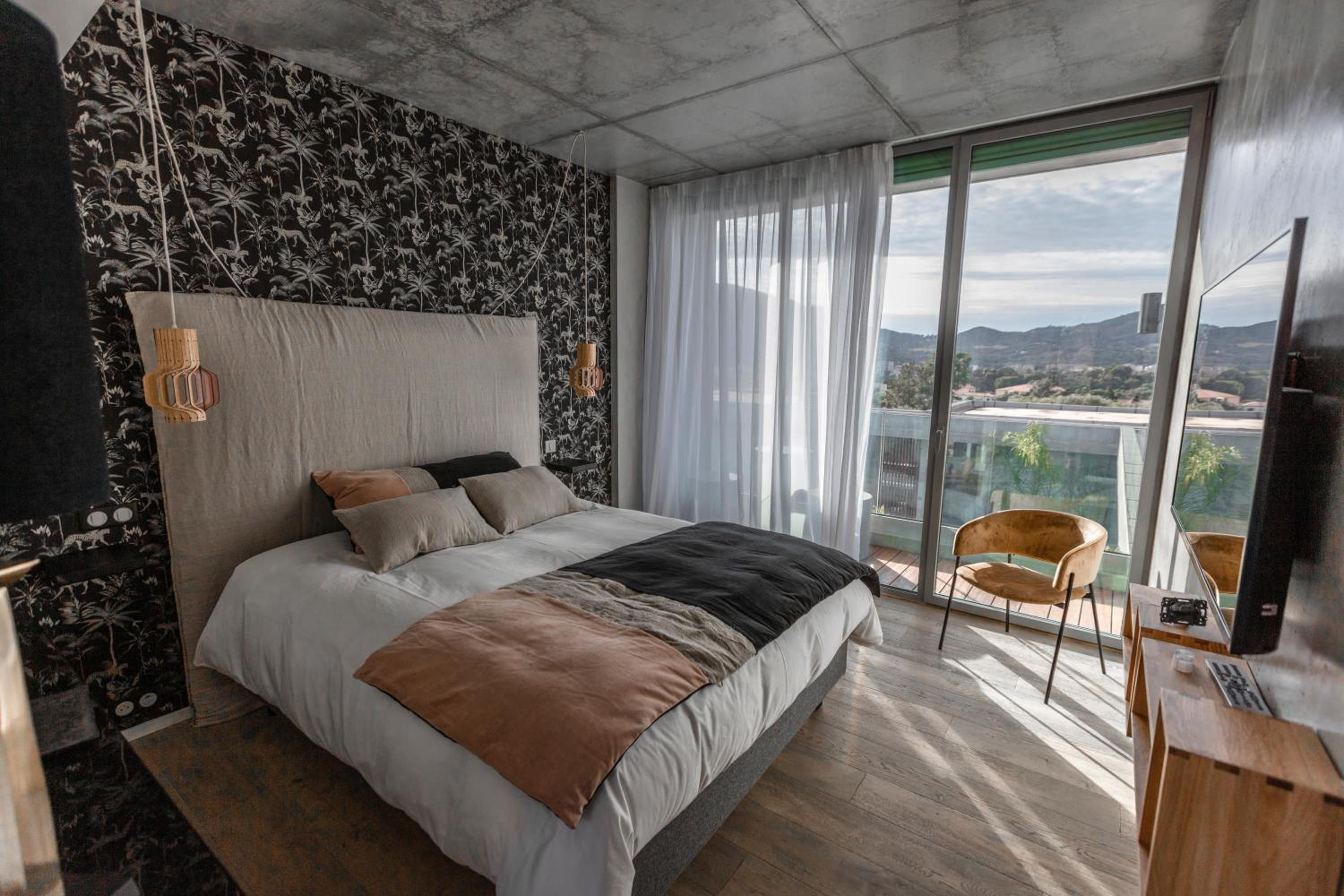 Deluxe Room - Photo 3
