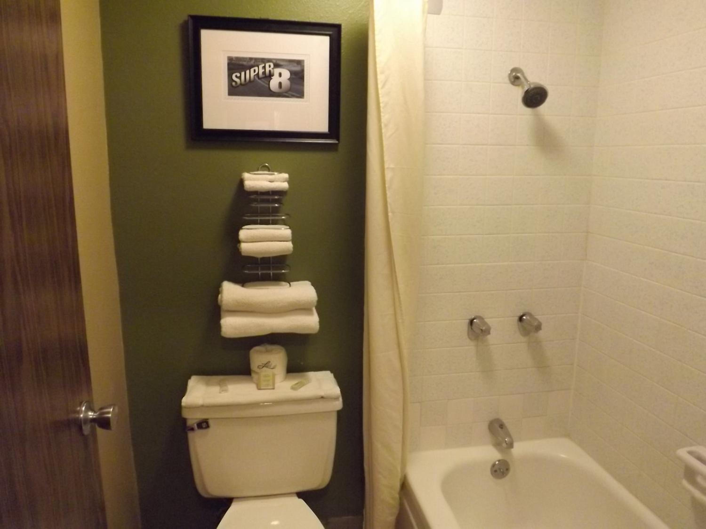 King Room - Non-Smoking - Photo 7