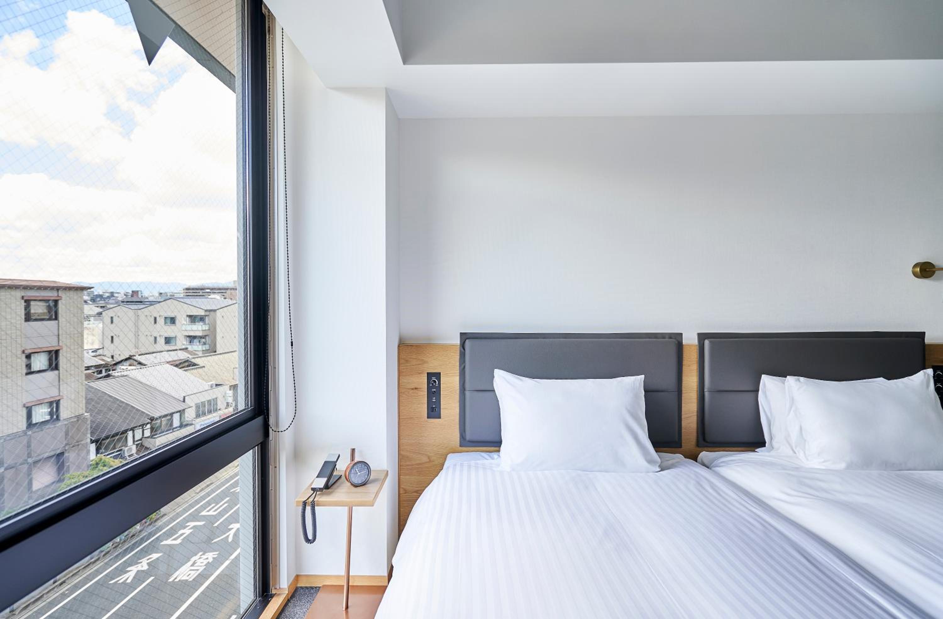 Standard Twin Room - Photo 11