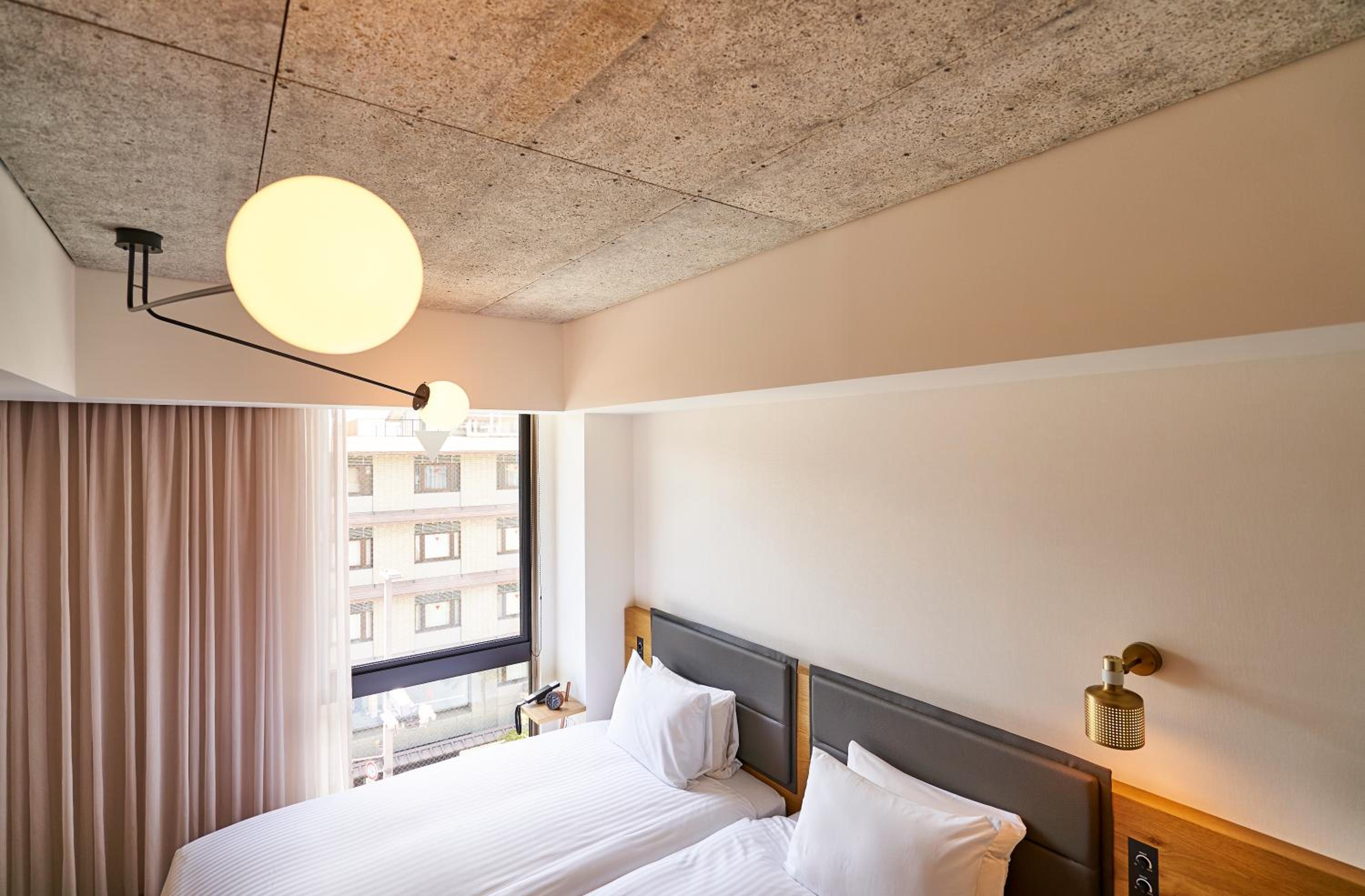 Standard Twin Room - Photo 12