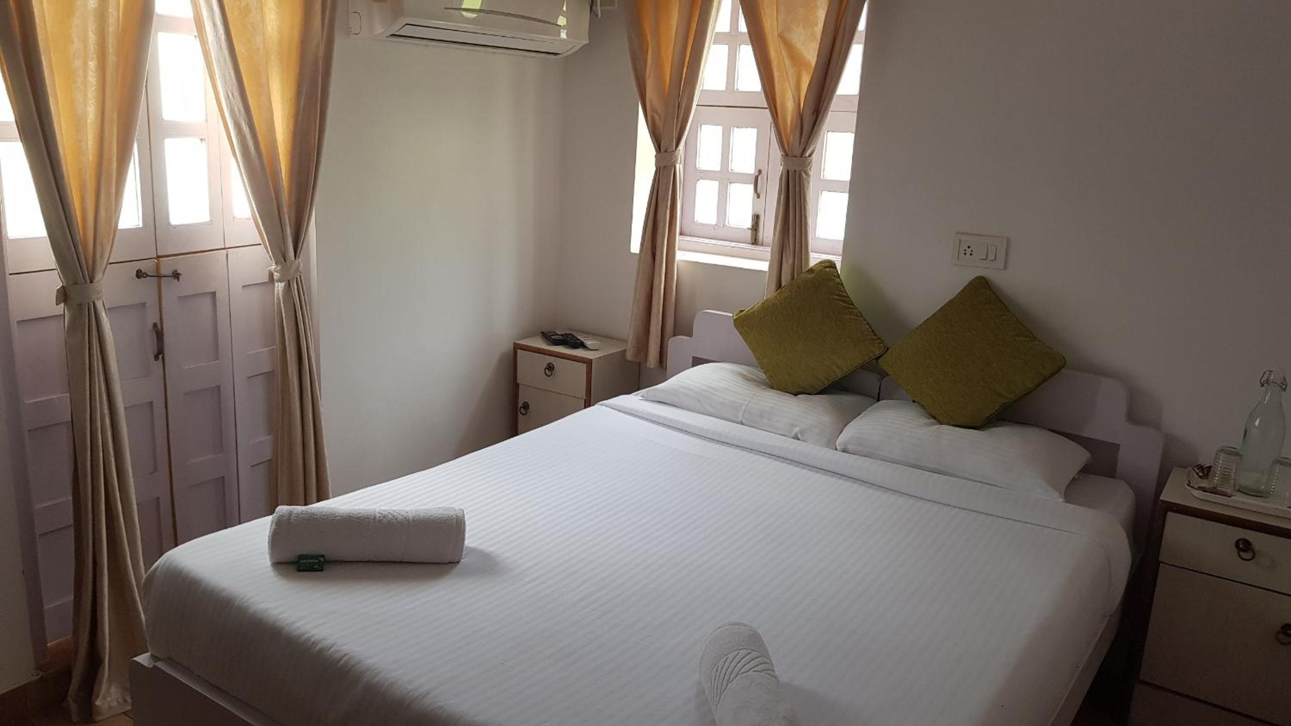 Standard Queen Room