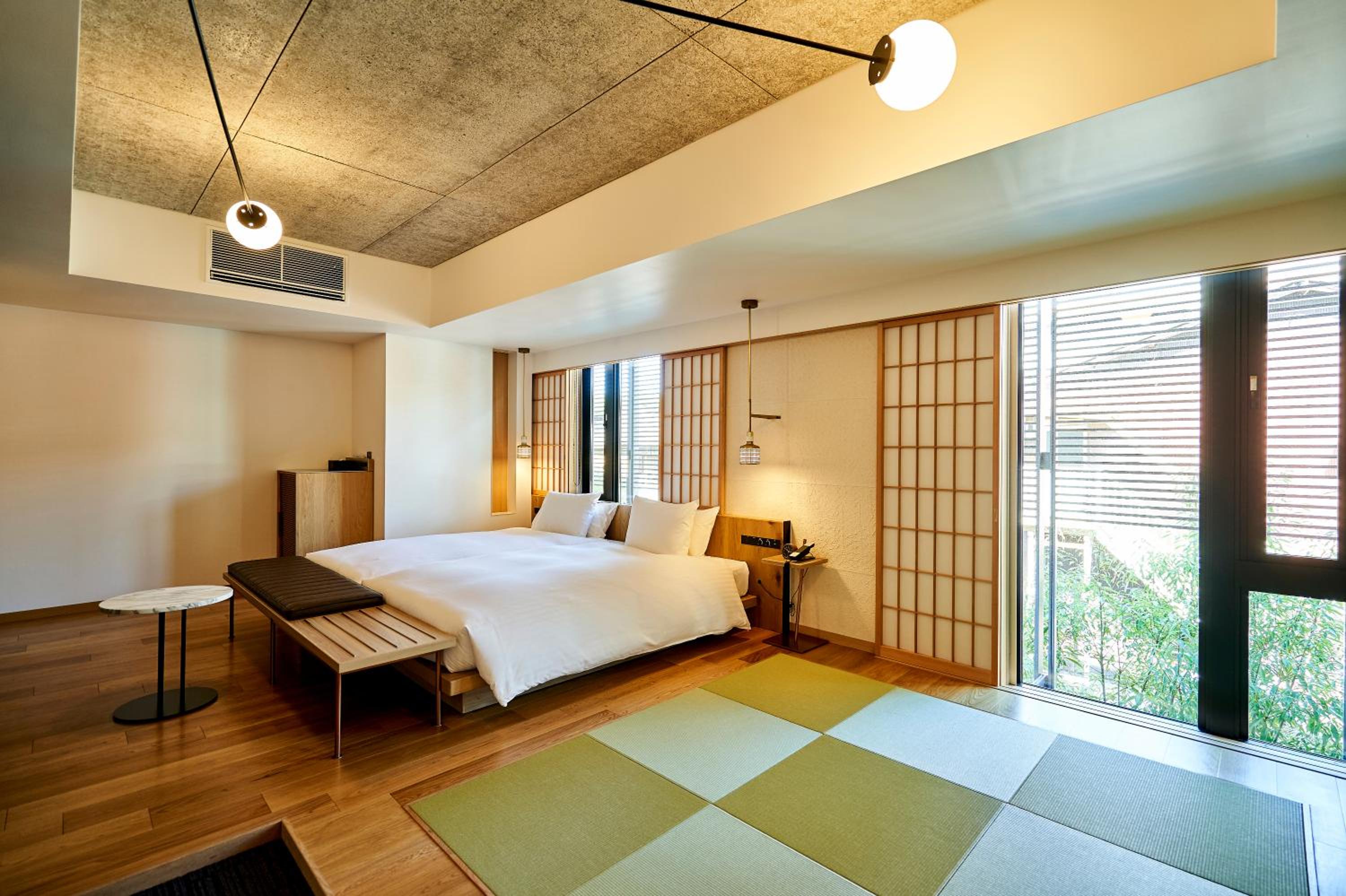 Large Twin Room - Photo 11