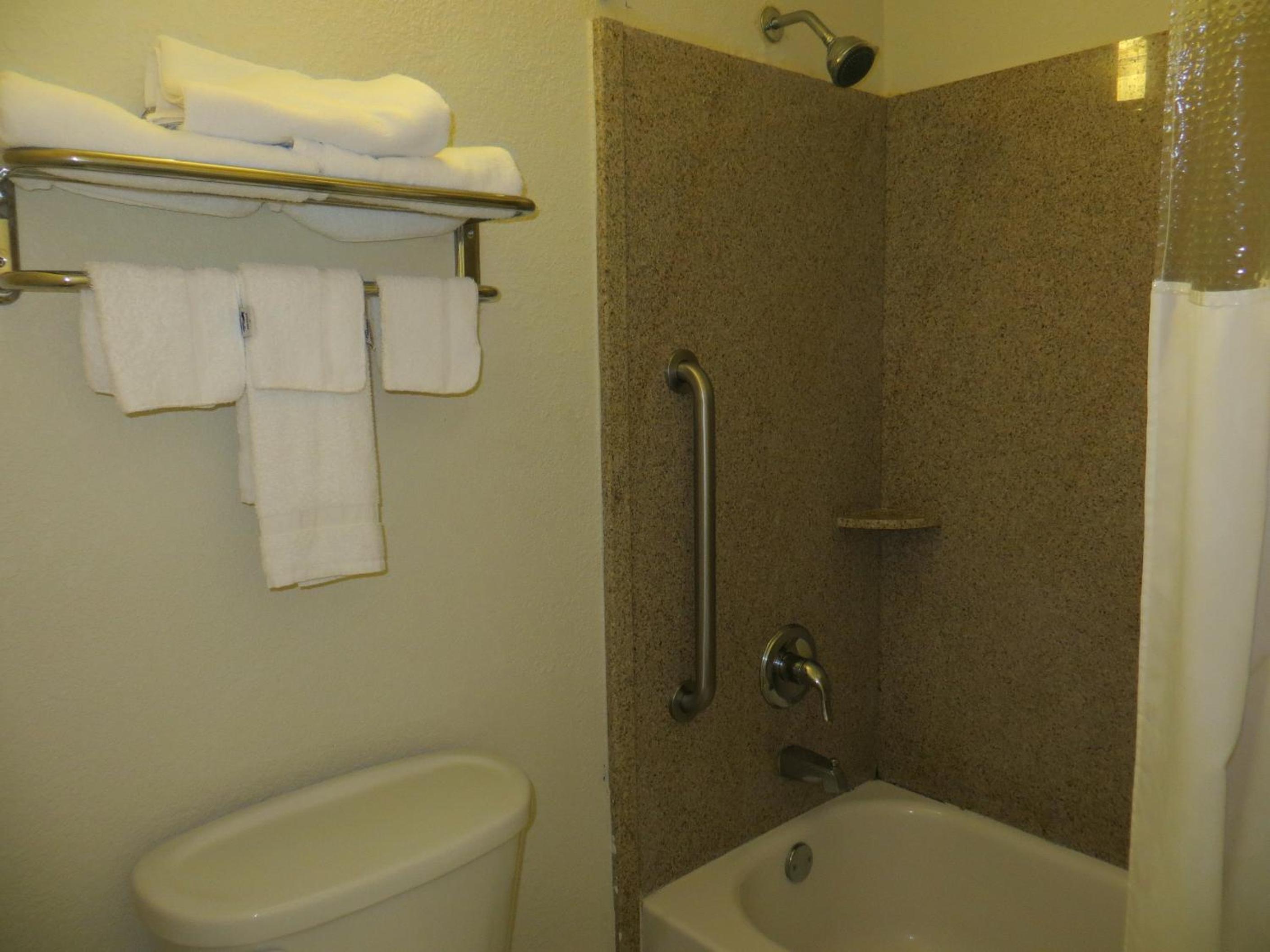 Double Room with Two Double Beds - Smoking - Photo 2
