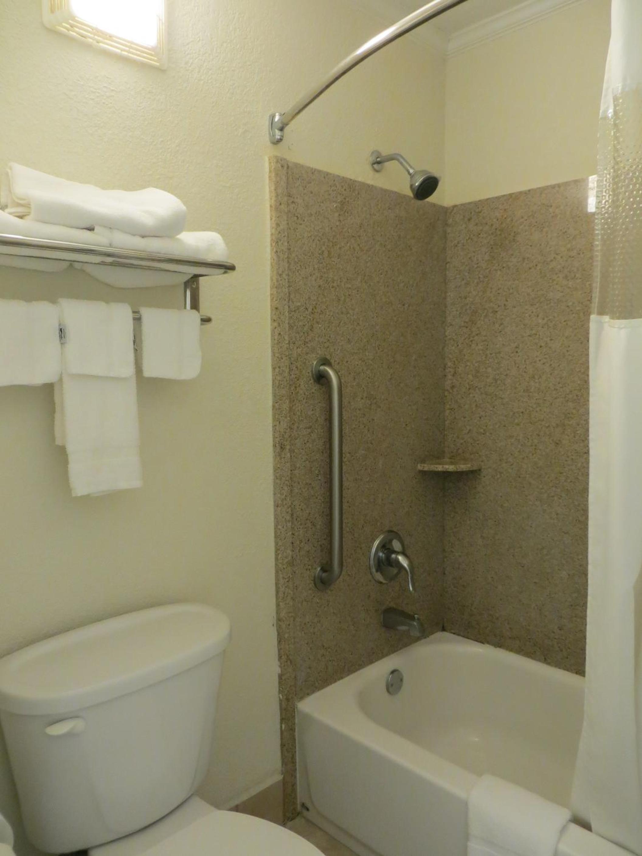 Double Room with Two Double Beds - Smoking - Photo 1