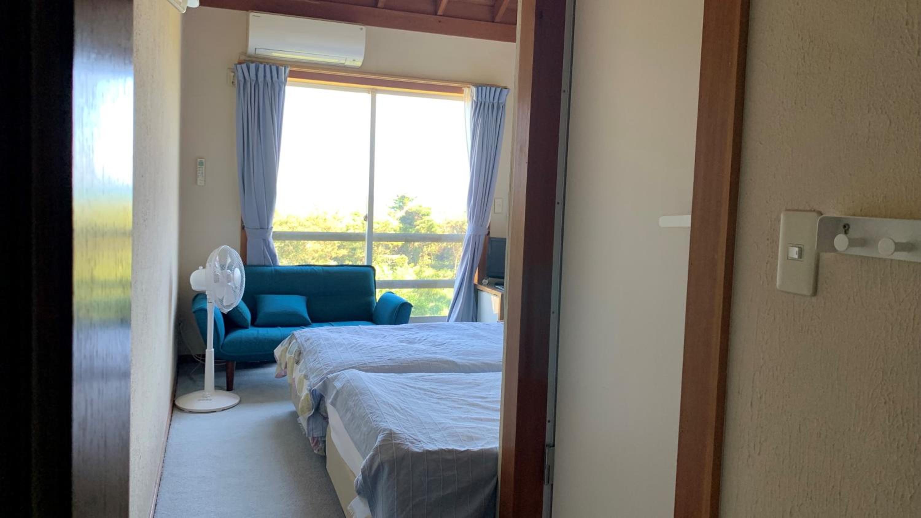Standard Twin Room with Sea View - Photo 6