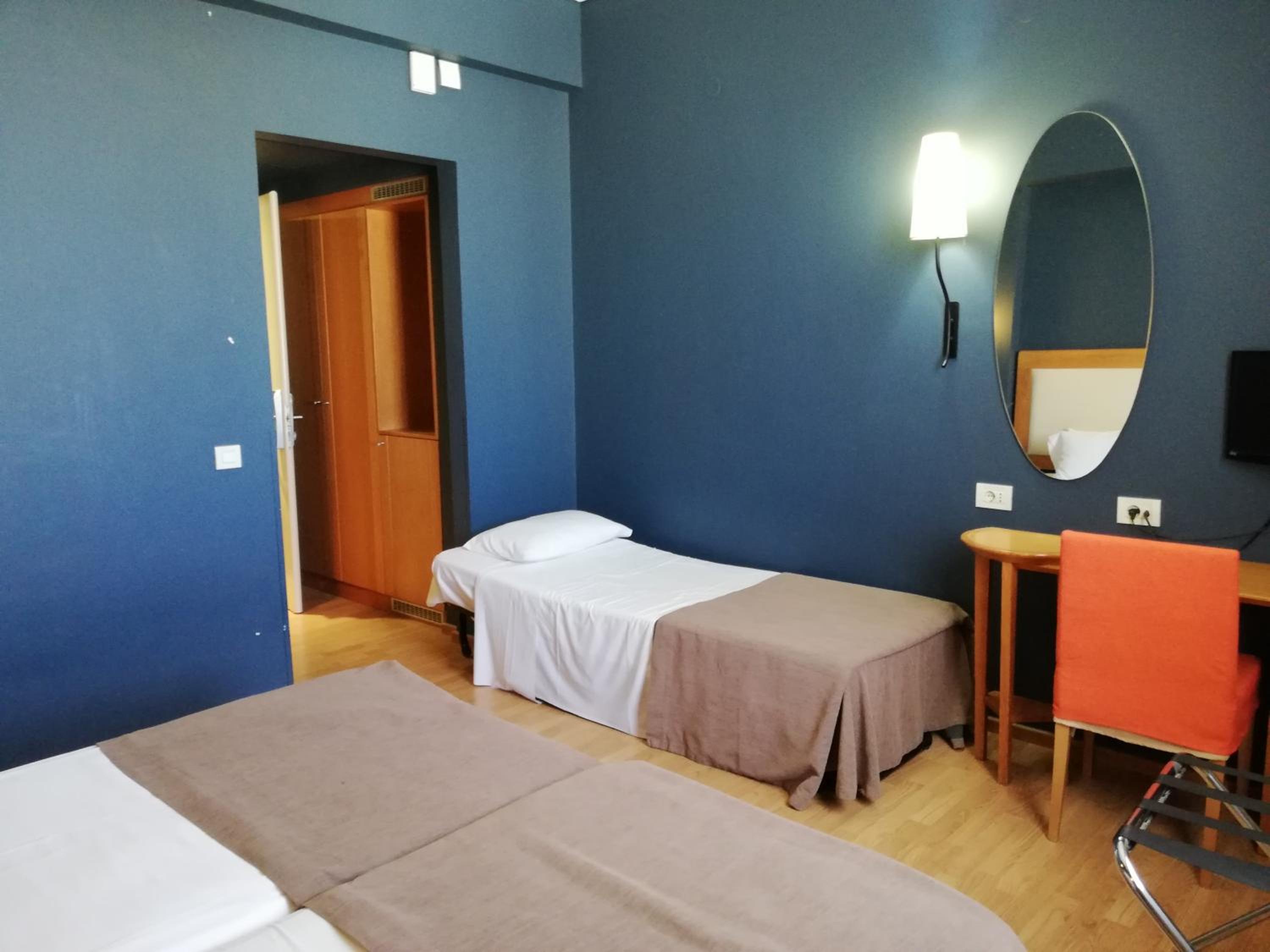 Triple Room (3 Adults) - Photo 9