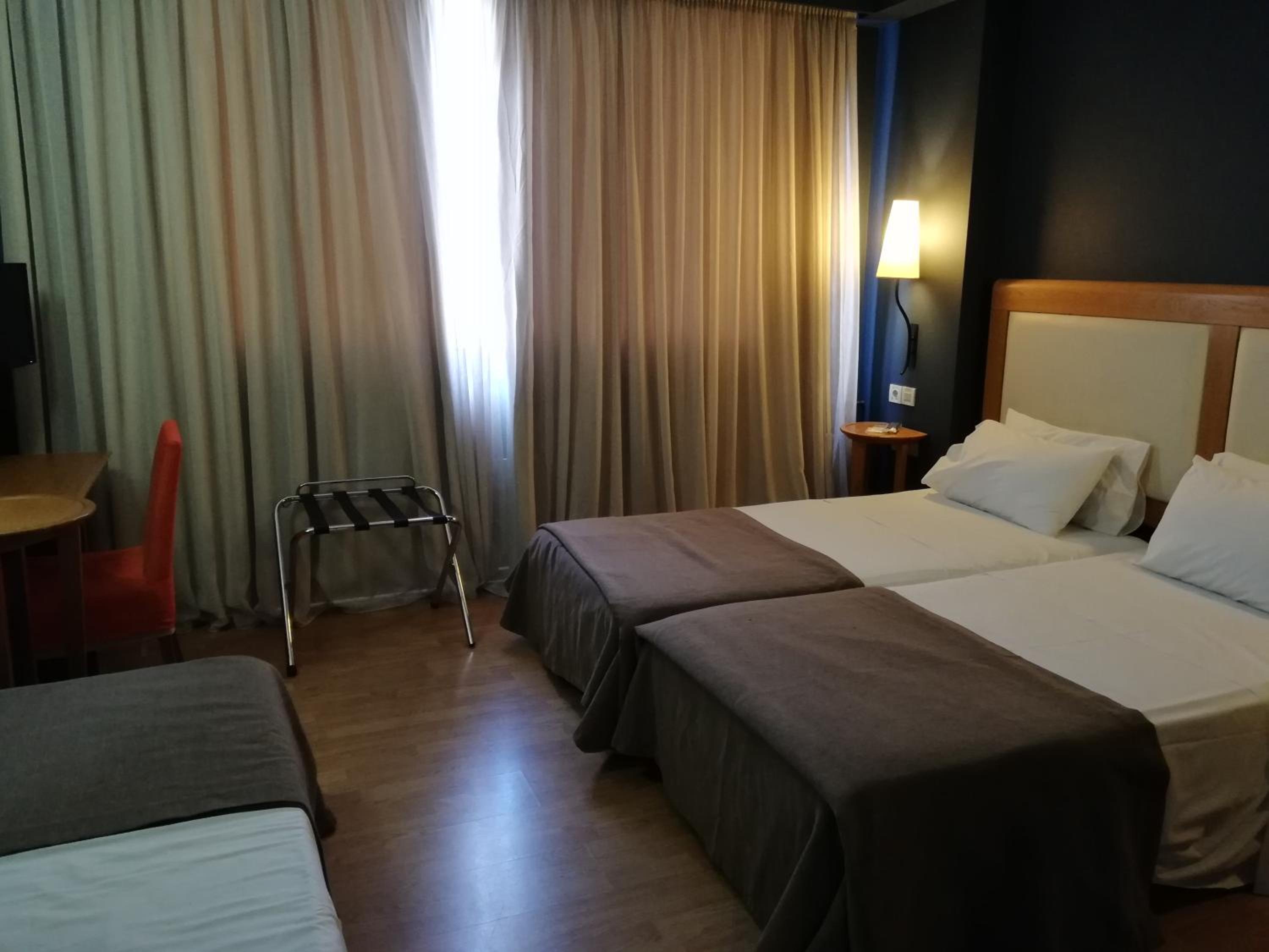 Triple Room (2 Adults + 1 Child) - Photo 7